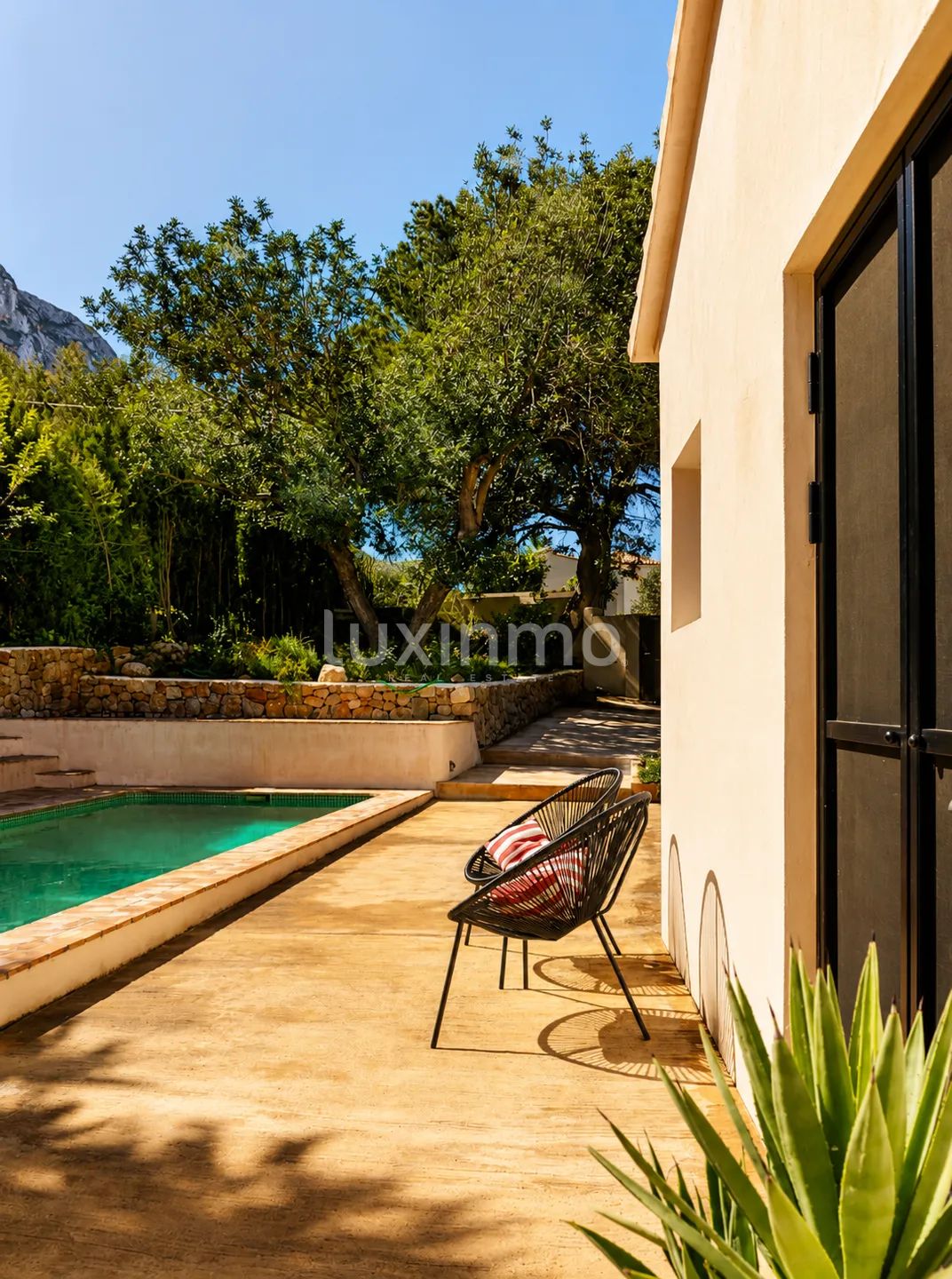 Single-storey villa with 3 bedrooms and a tourist licence in Dénia — photo 16