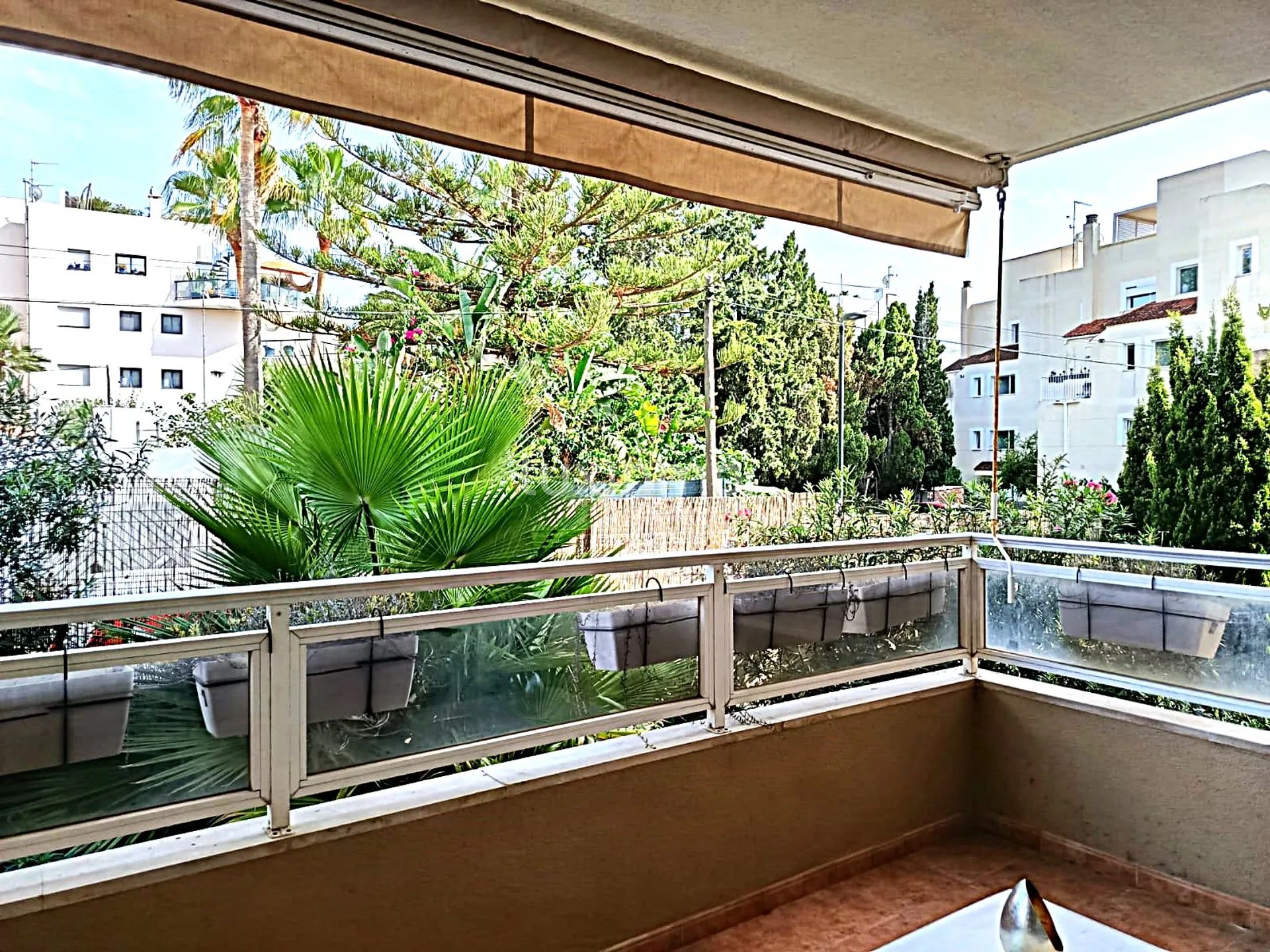 A charming and spacious three-bedroom flat for sale in Talamanca, right next to Cap Martinet — photo 11