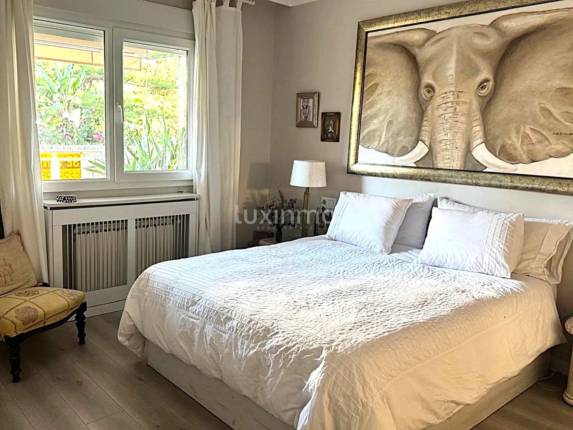 A charming and spacious three-bedroom flat for sale in Talamanca, right next to Cap Martinet — photo 13