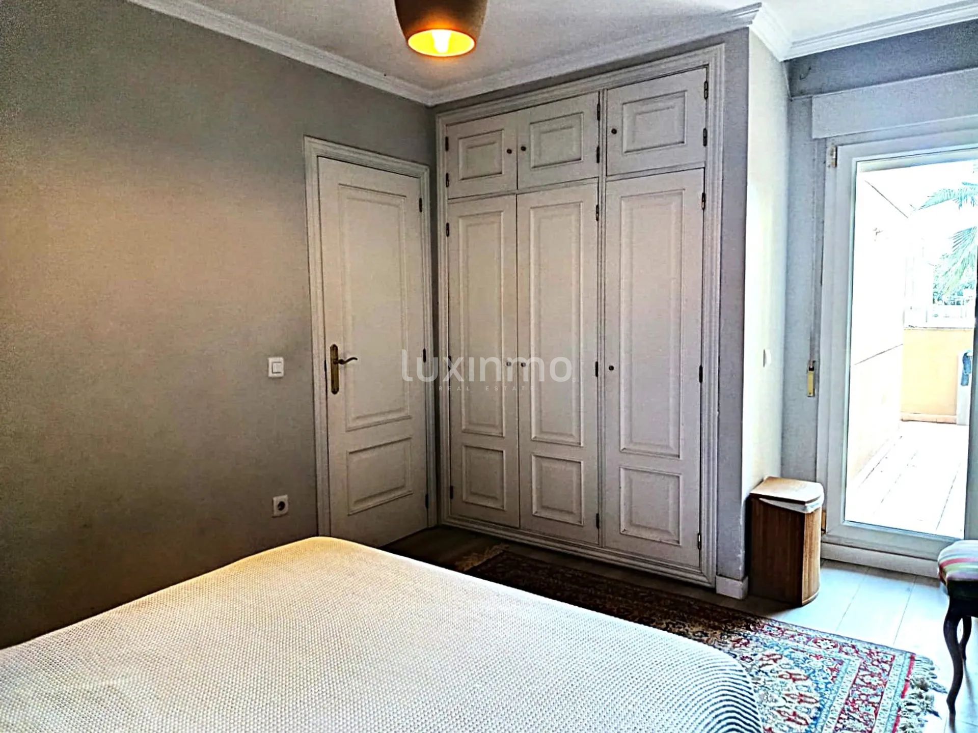 A charming and spacious three-bedroom flat for sale in Talamanca, right next to Cap Martinet — photo 19