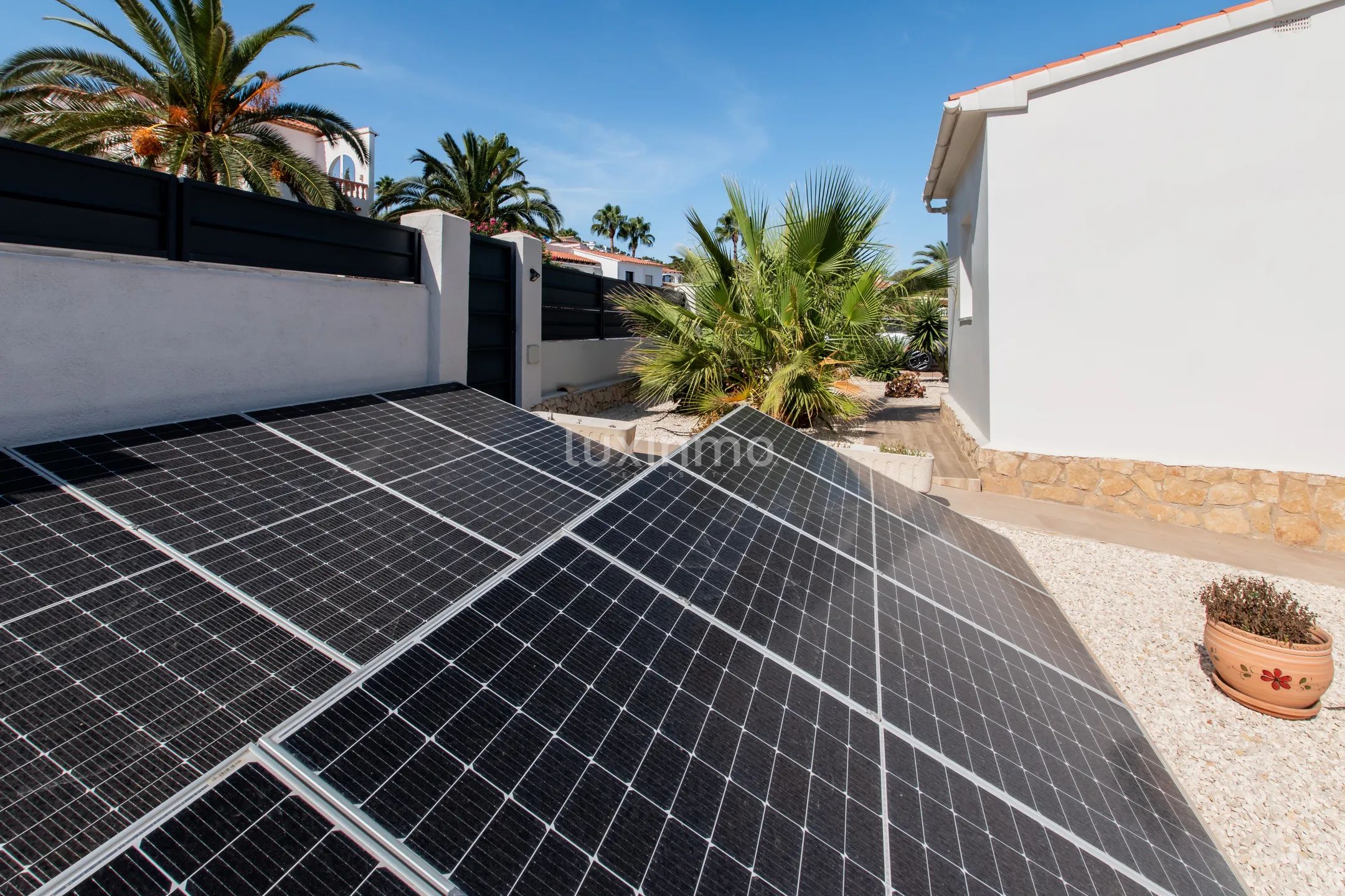 Detached modern villa with guest house and heated pool in Calpe — photo 20