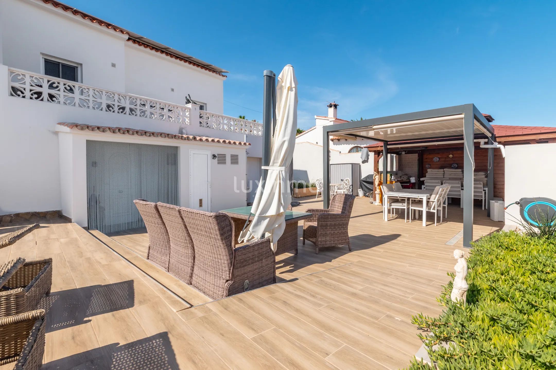 Detached modern villa with guest house and heated pool in Calpe — photo 19