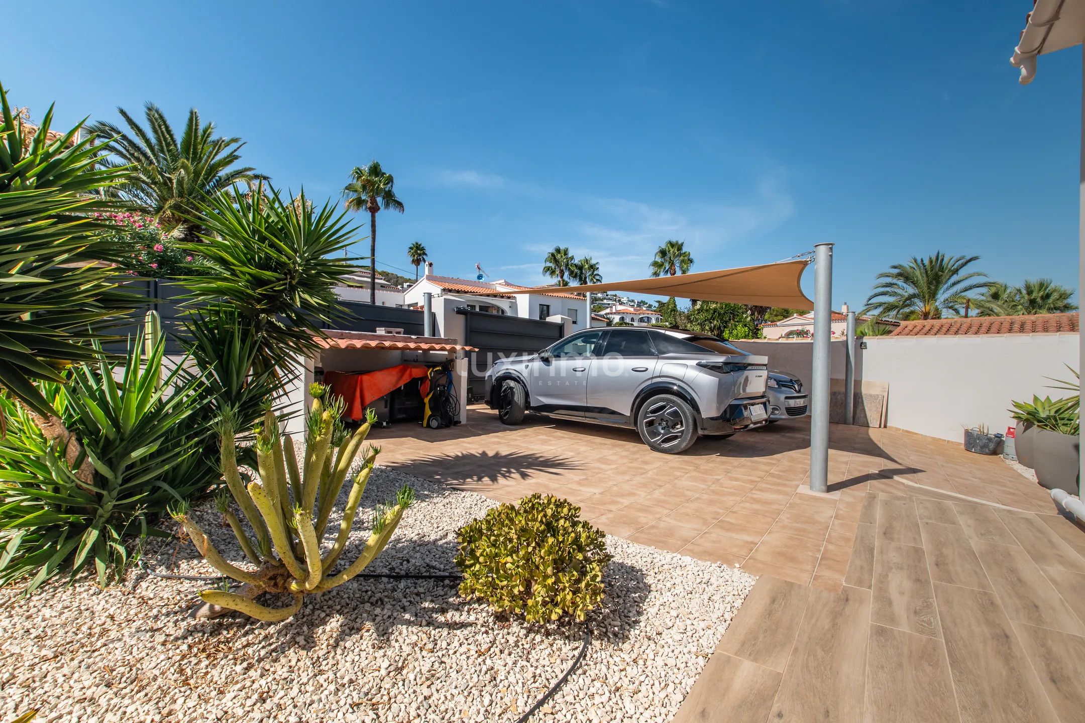 Detached modern villa with guest house and heated pool in Calpe — photo 18