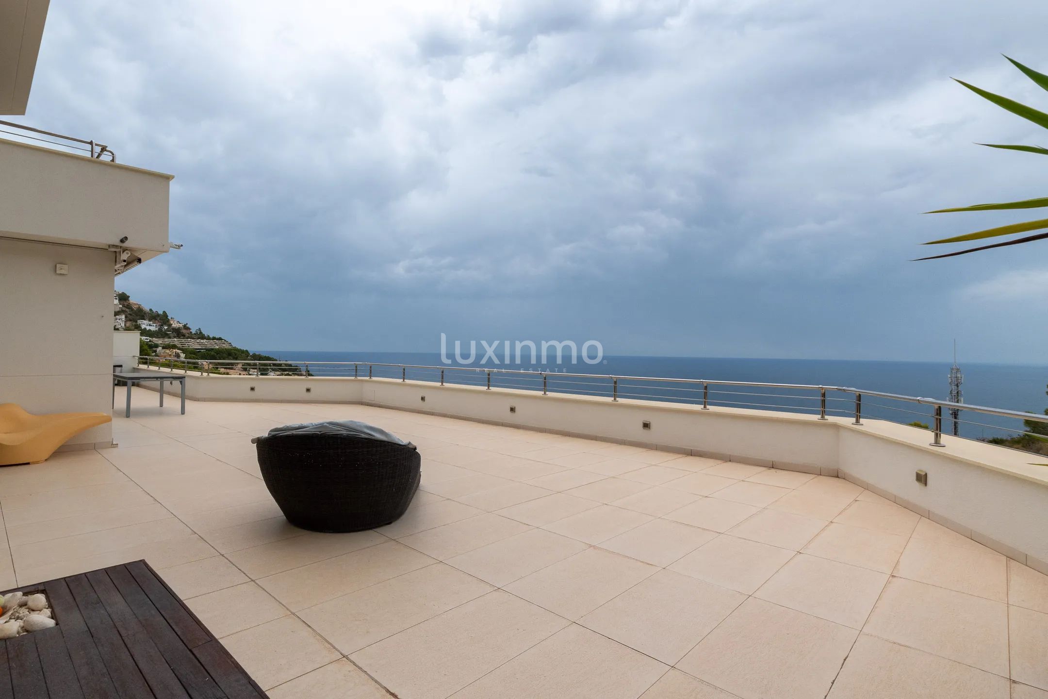 Flat for rent with sea view — photo 1