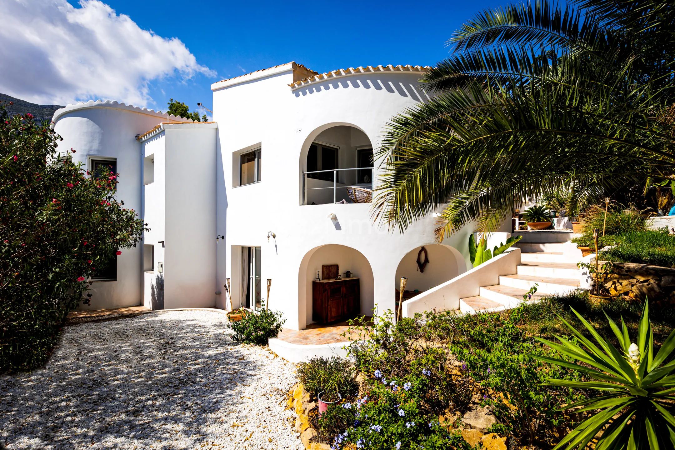 Villa mediterránea con piscina privada en El Montgó