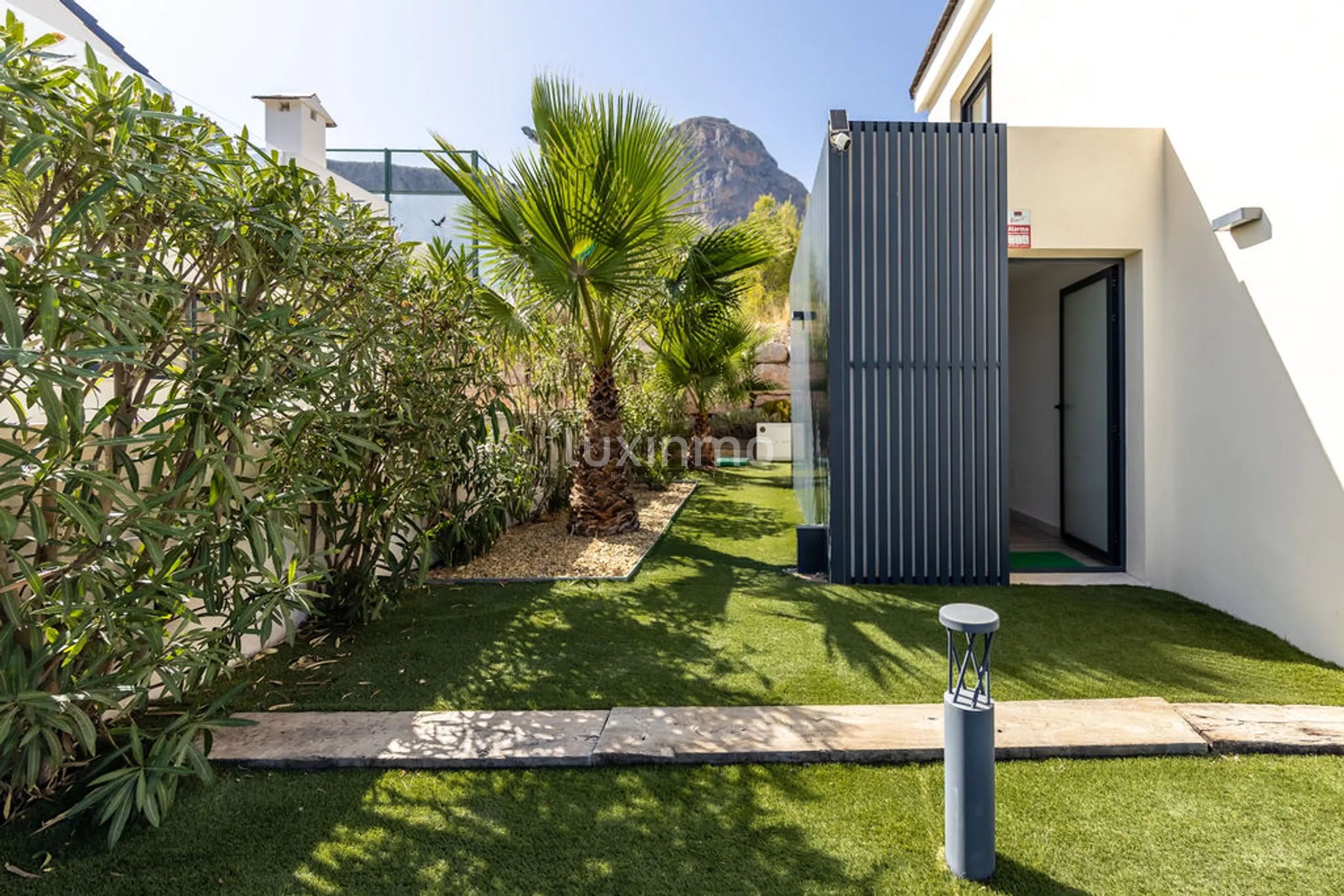 Modern villa with sea views and heated pool for sale in Polop — photo 10