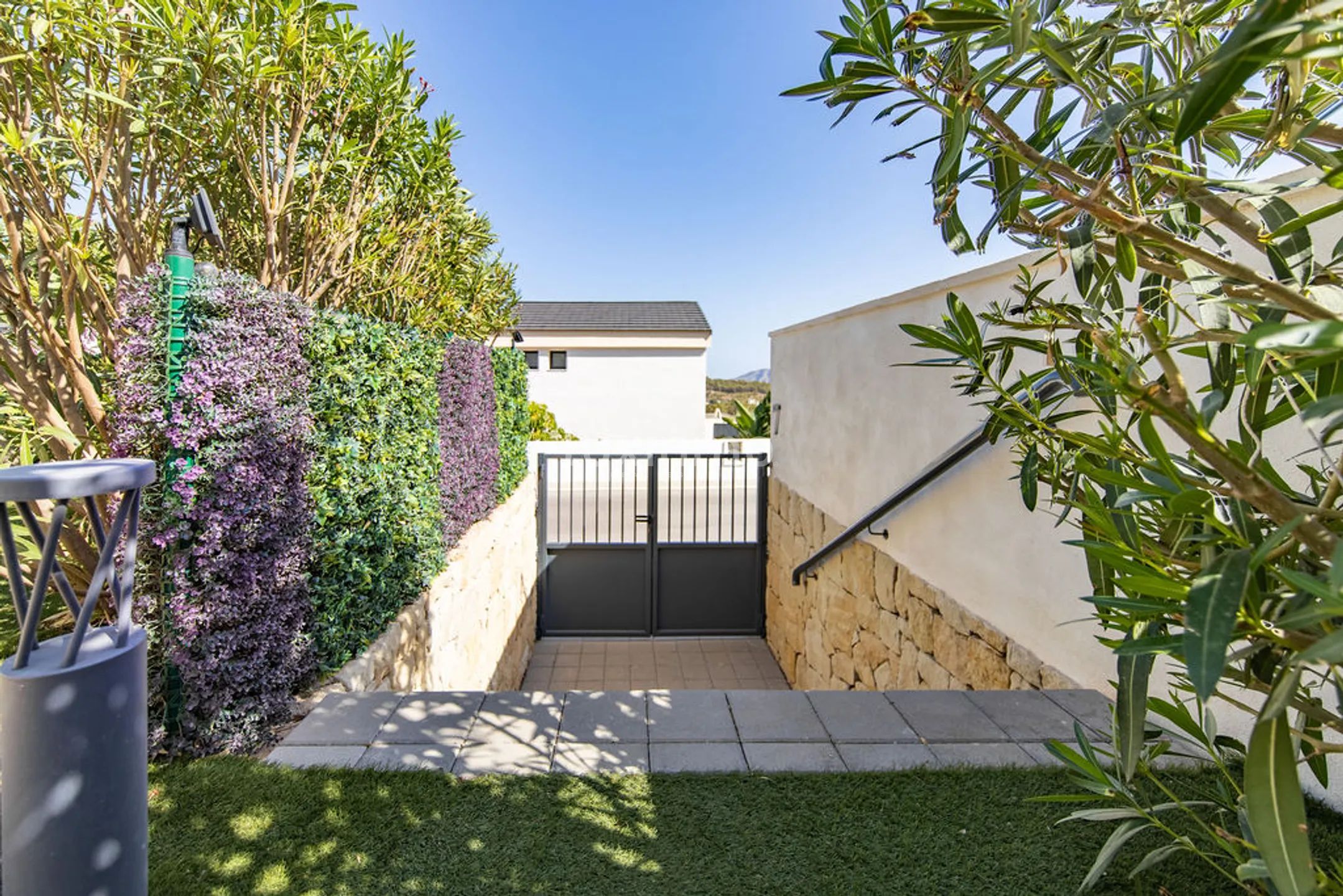 Modern villa with sea views and heated pool for sale in Polop — photo 8