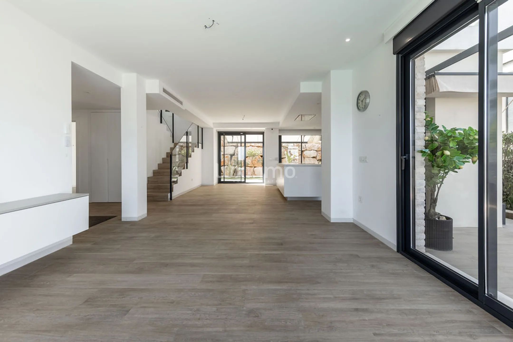 Modern villa with sea views and heated pool for sale in Polop — photo 9