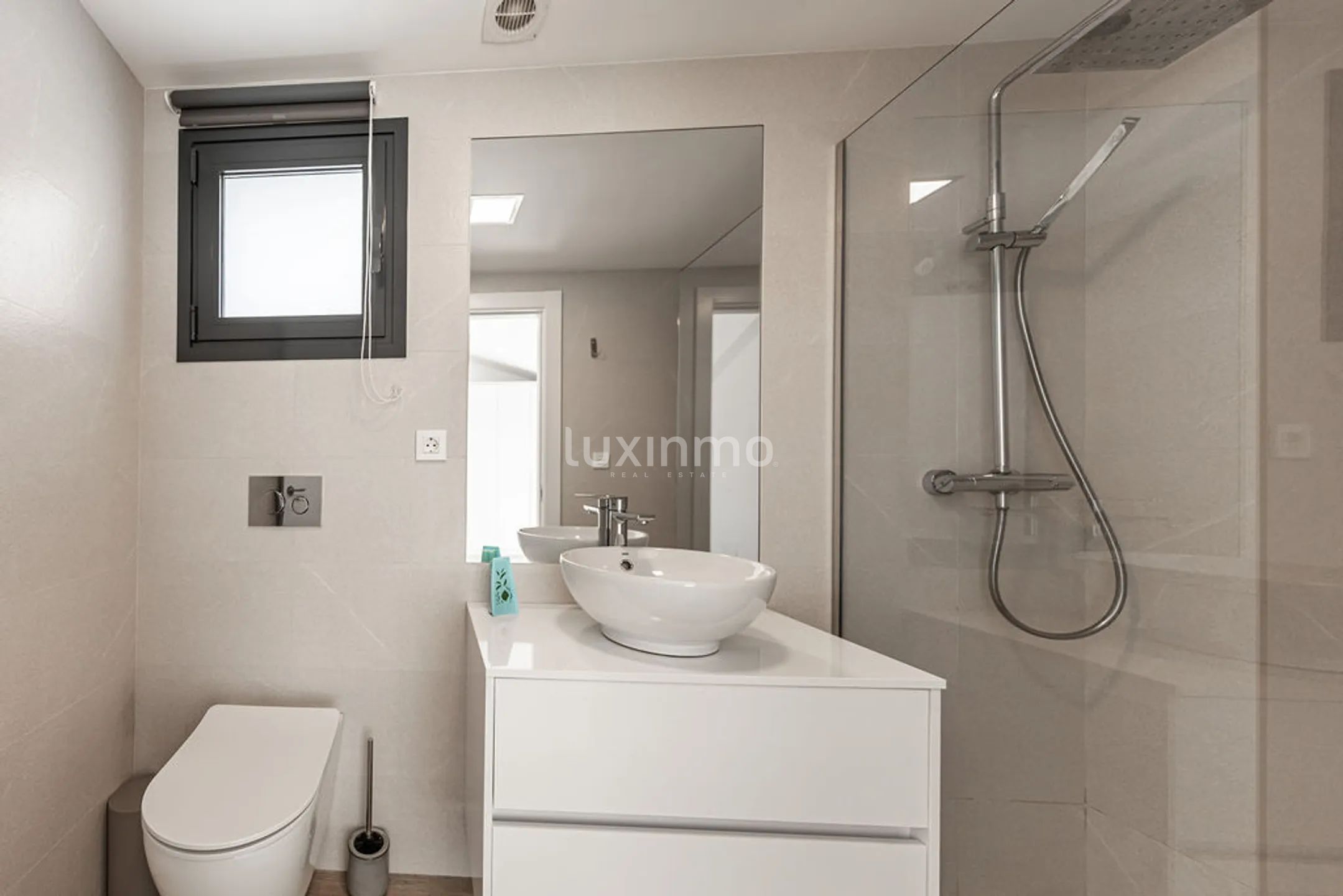 Modern villa with sea views and heated pool for sale in Polop — photo 18