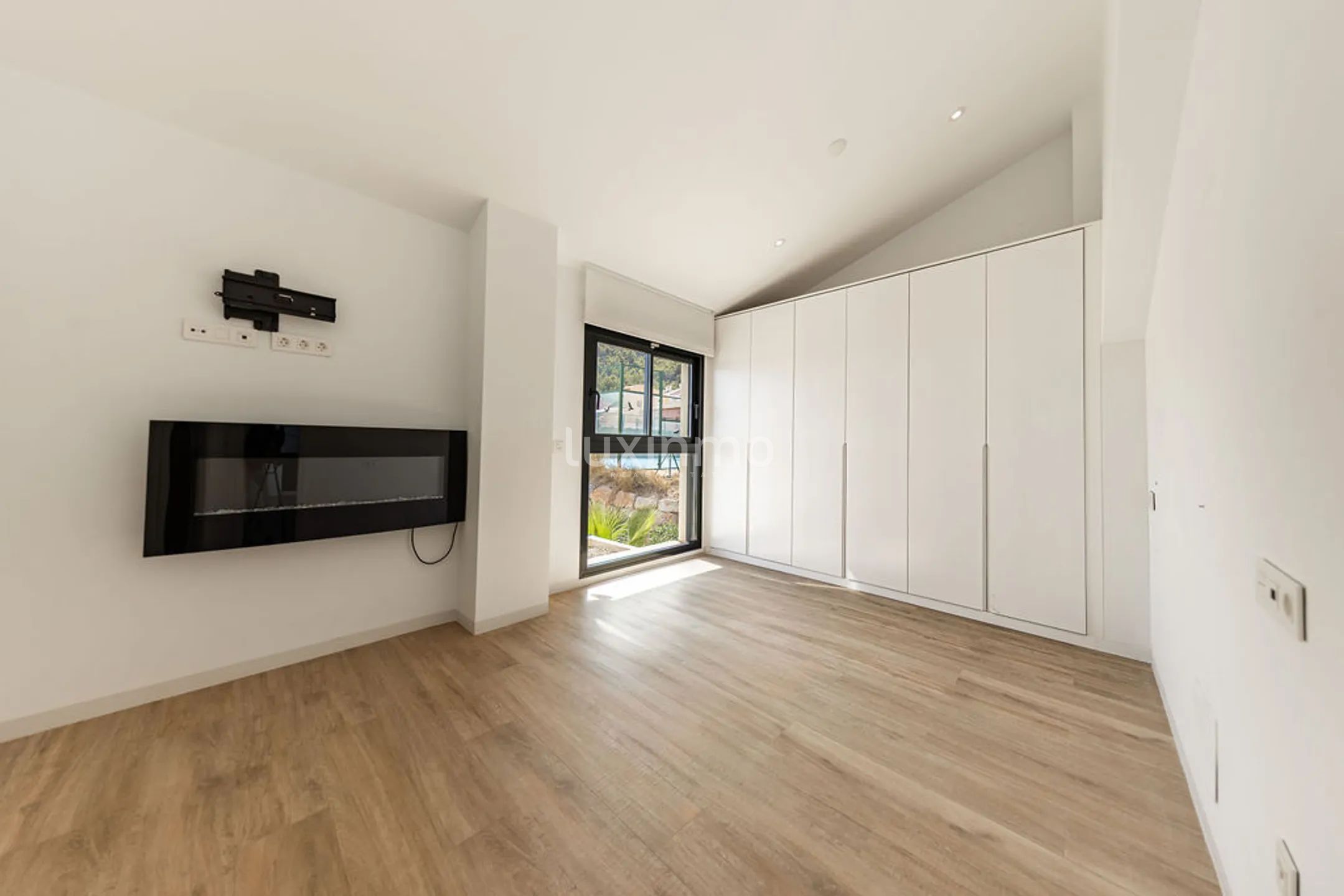 Modern villa with sea views and heated pool for sale in Polop — photo 17