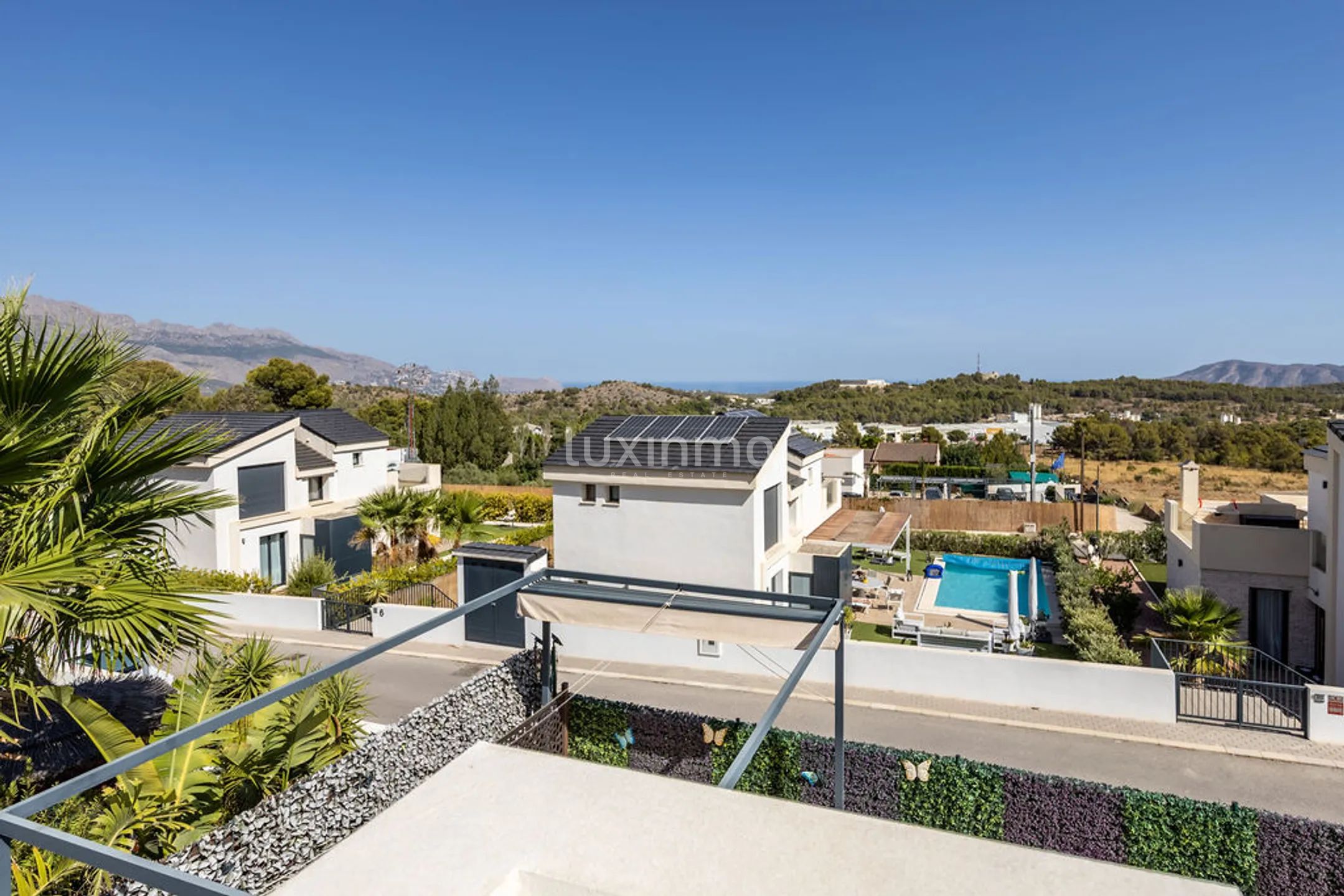Modern villa with sea views and heated pool for sale in Polop — photo 5