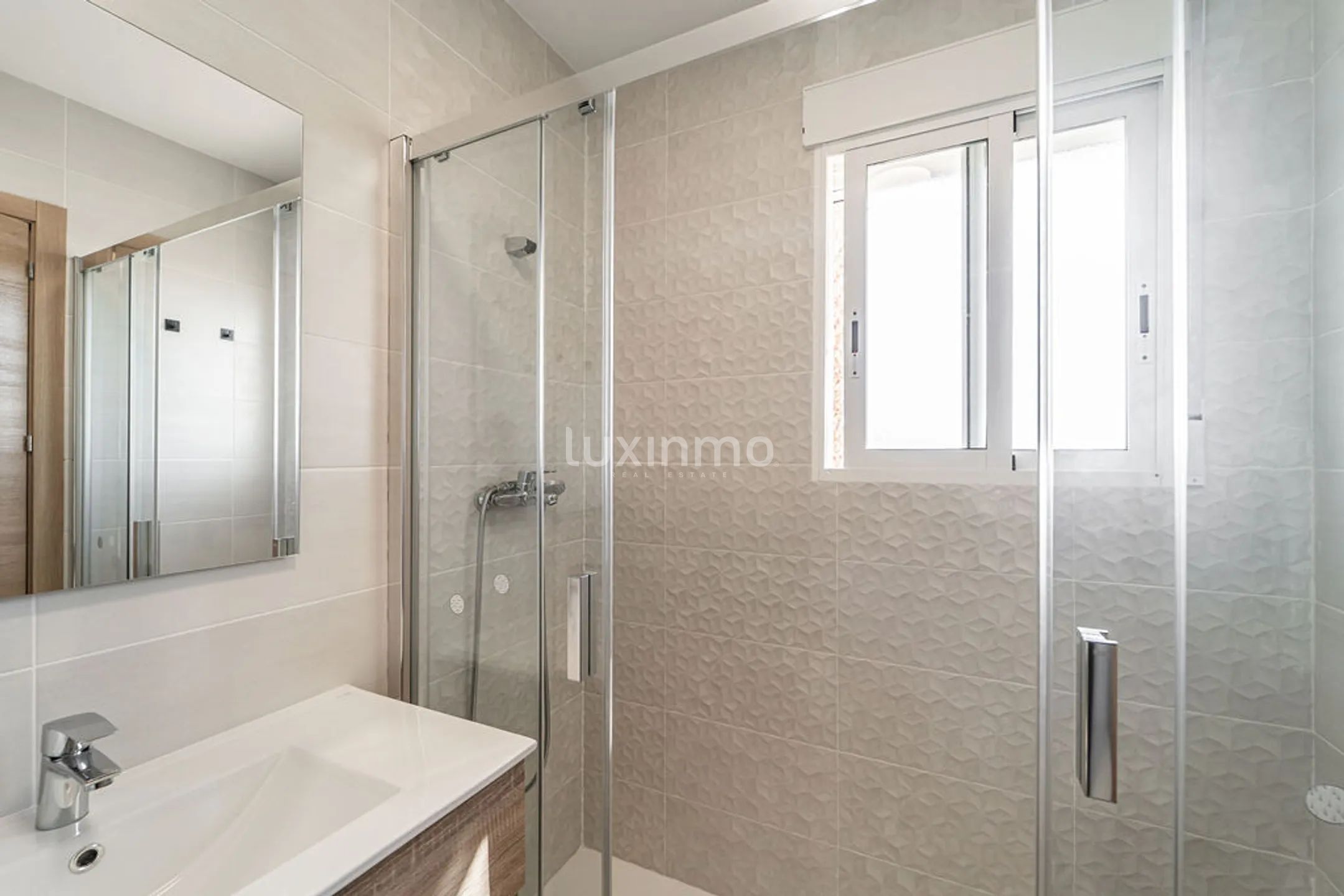 Fully Renovated Semi-Detached House with Private Pool and Sea Views in La Nucía — photo 11