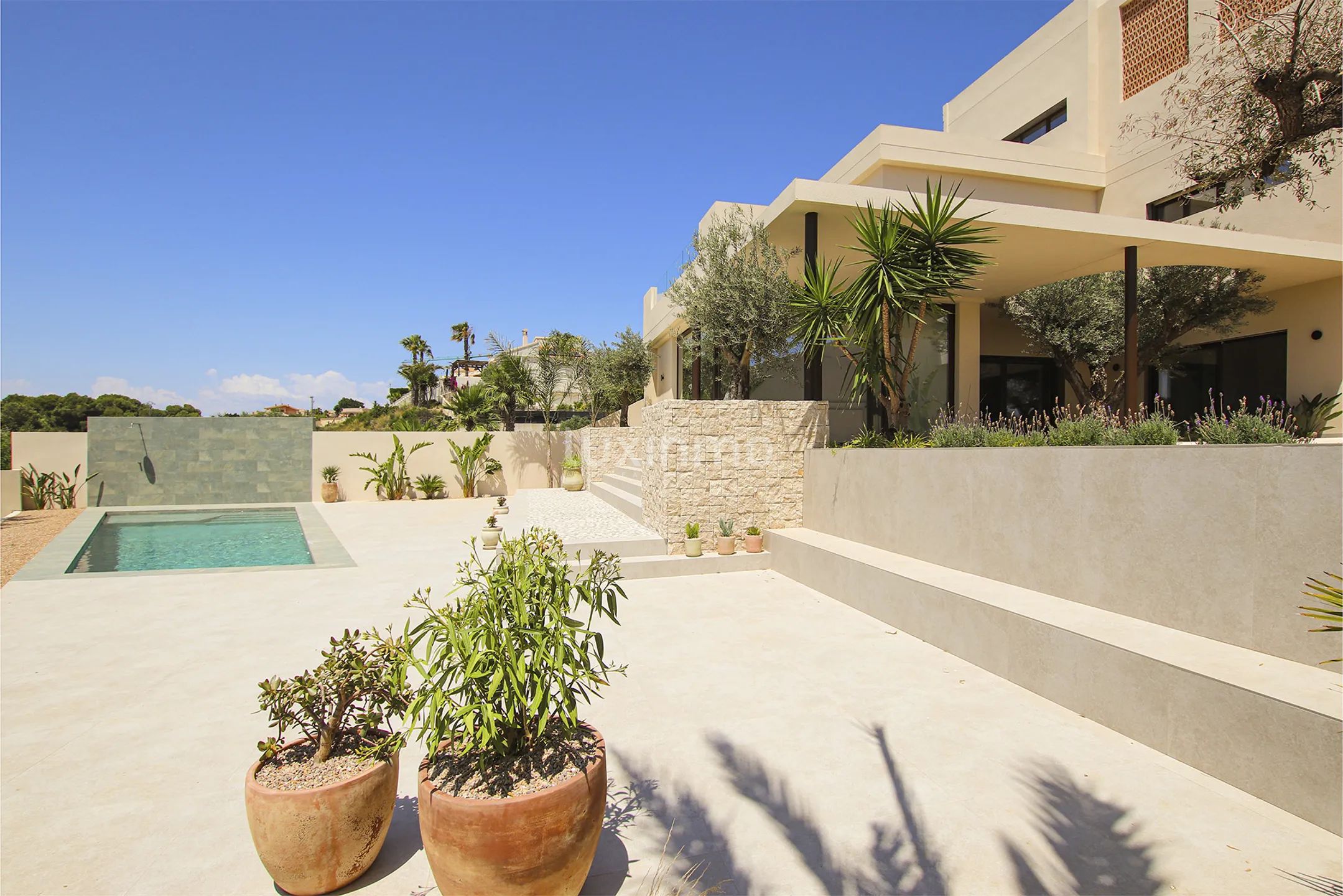 Modern Luxury Villa with 4 En-Suite Bedrooms and large pool for sale — photo 4