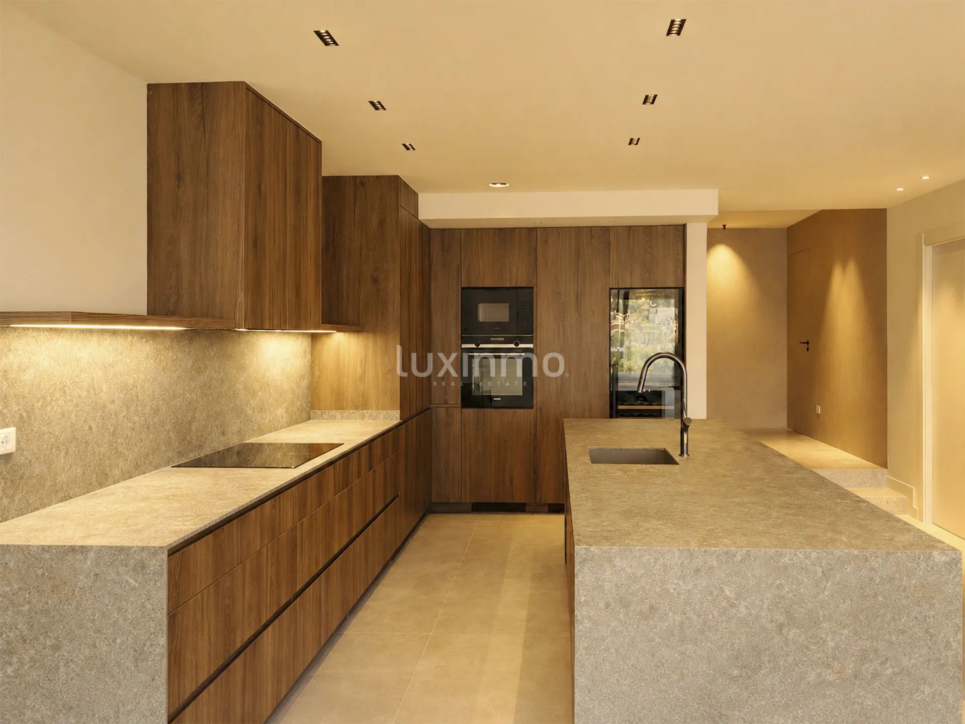 Modern Luxury Villa with 4 En-Suite Bedrooms  and large pool for sale — photo 17