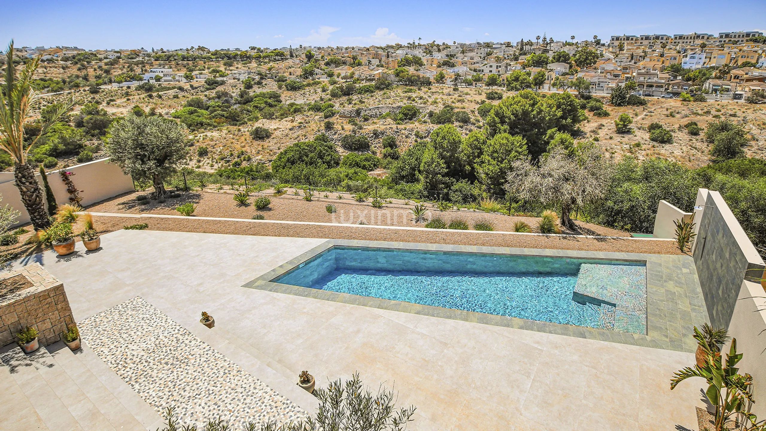 Modern Luxury Villa with 4 En-Suite Bedrooms  and large pool for sale — photo 9