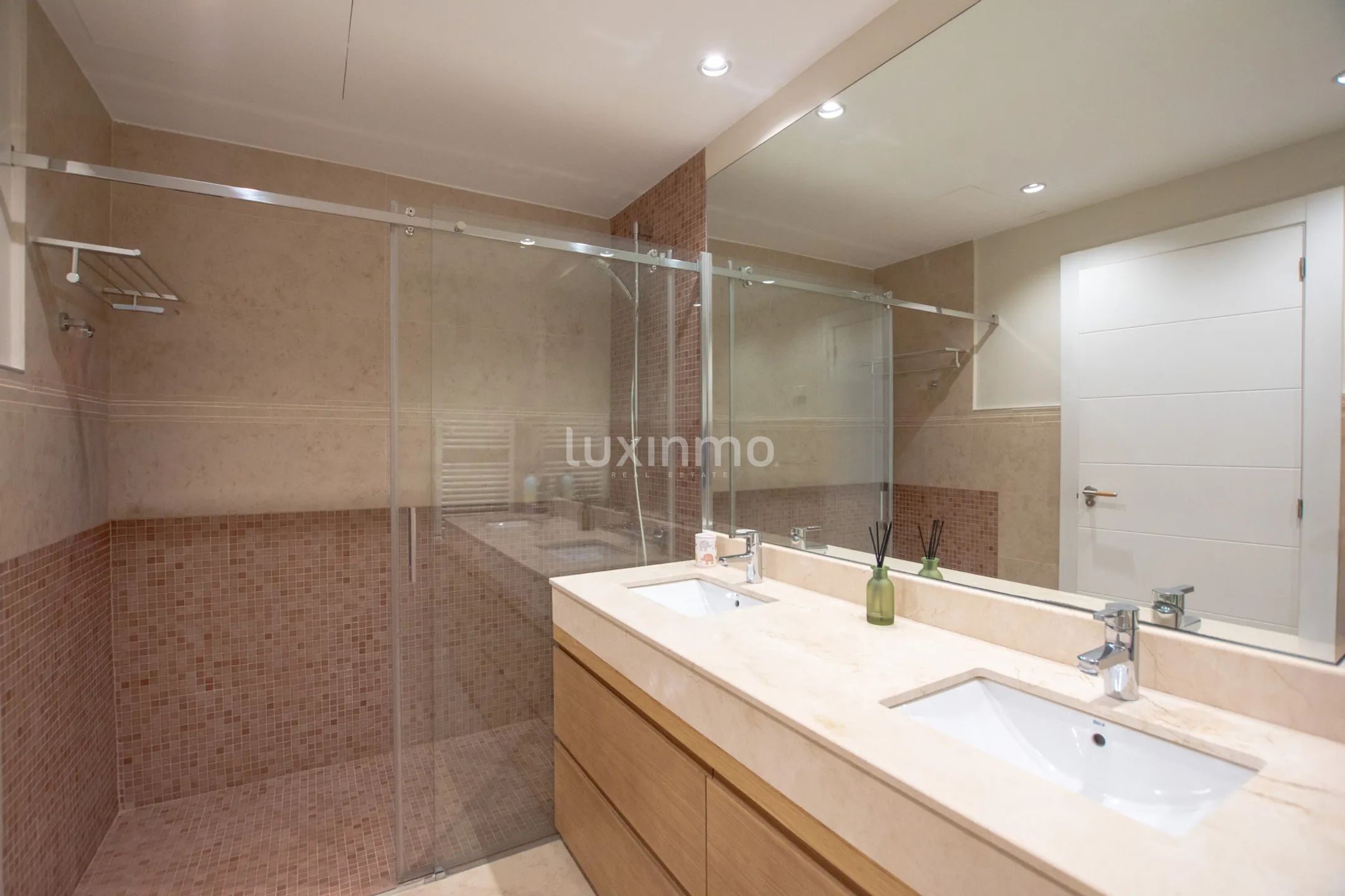 Mediterranean-style apartments with sea views for sale in Masquerat Beach — photo 14