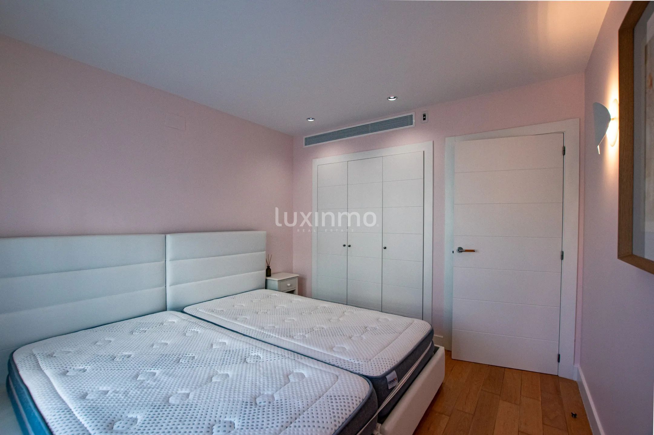 Mediterranean-style apartments with sea views for sale in Masquerat Beach — photo 16