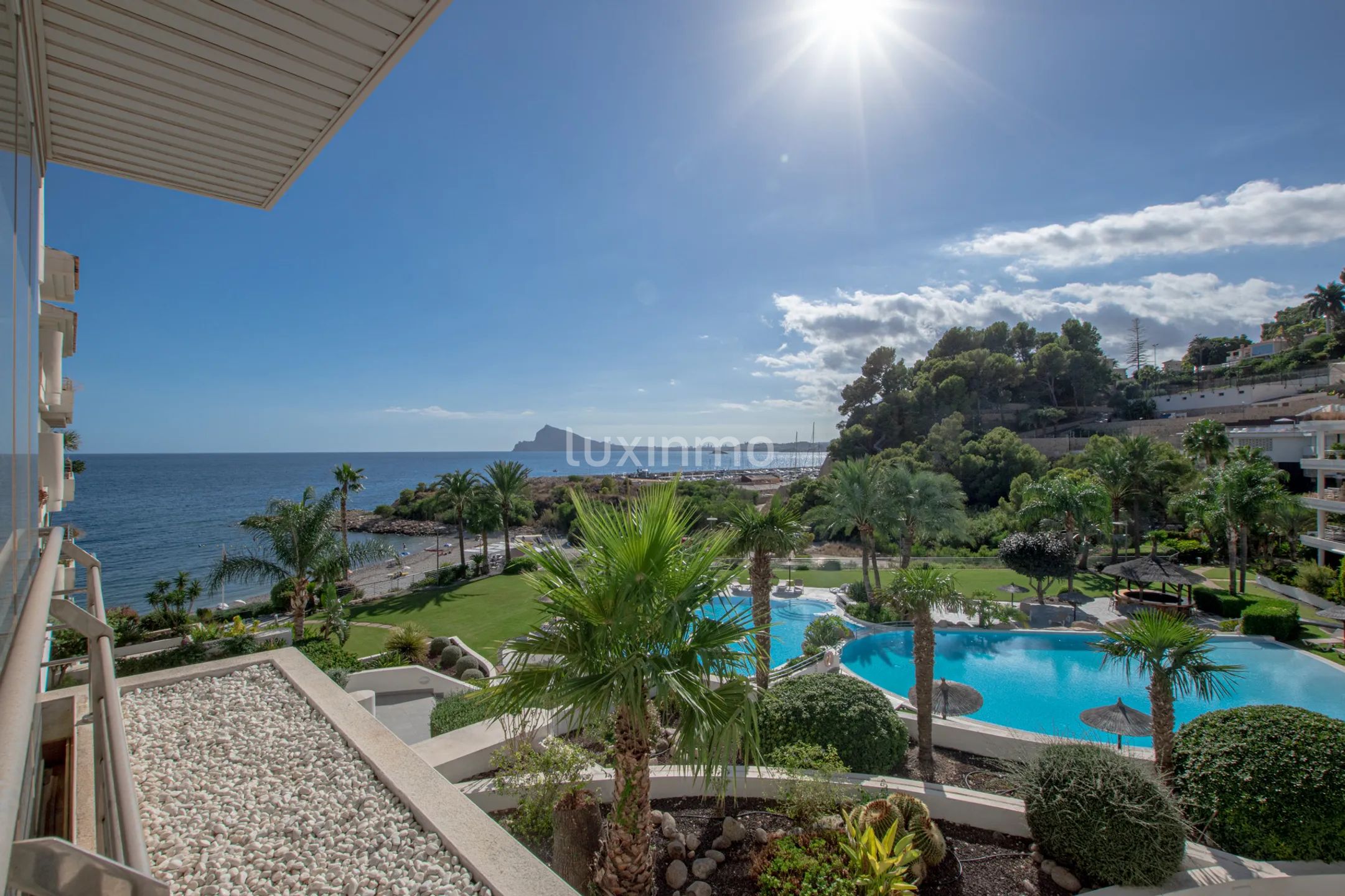 Mediterranean-style apartments with sea views for sale in Masquerat Beach