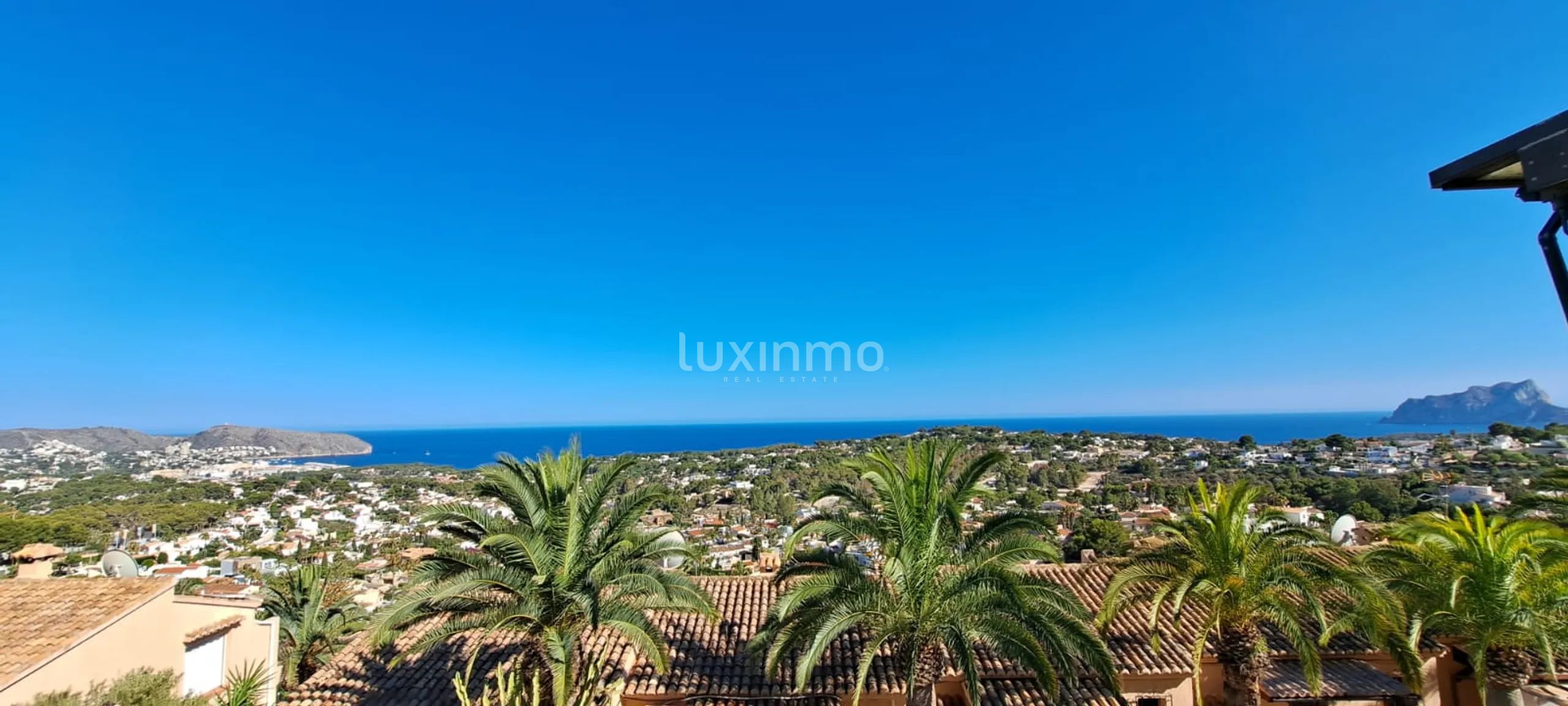 Semi‑detached house with panoramic sea views in Moraira — photo 12