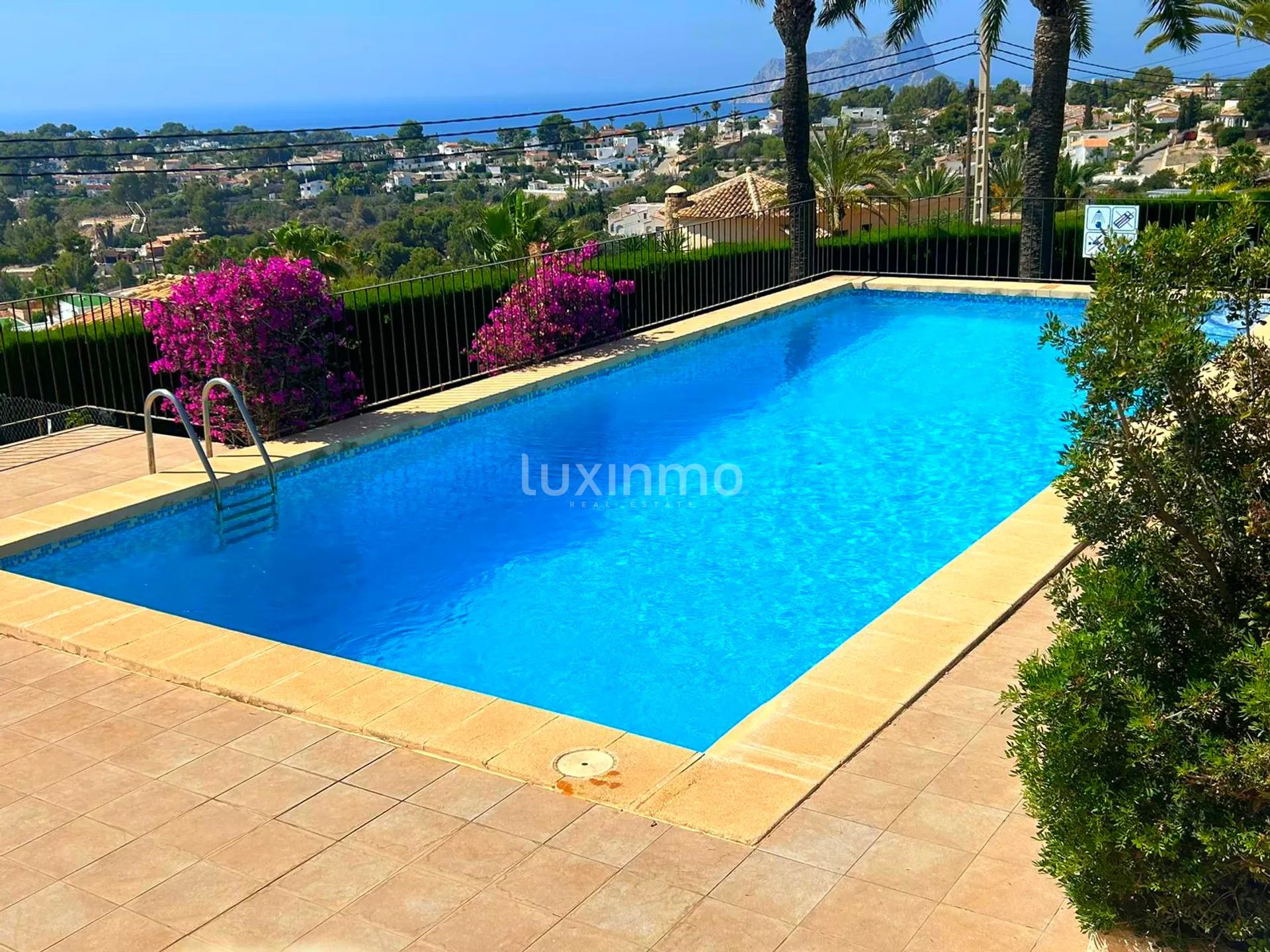 Semi‑detached house with panoramic sea views in Moraira — photo 9