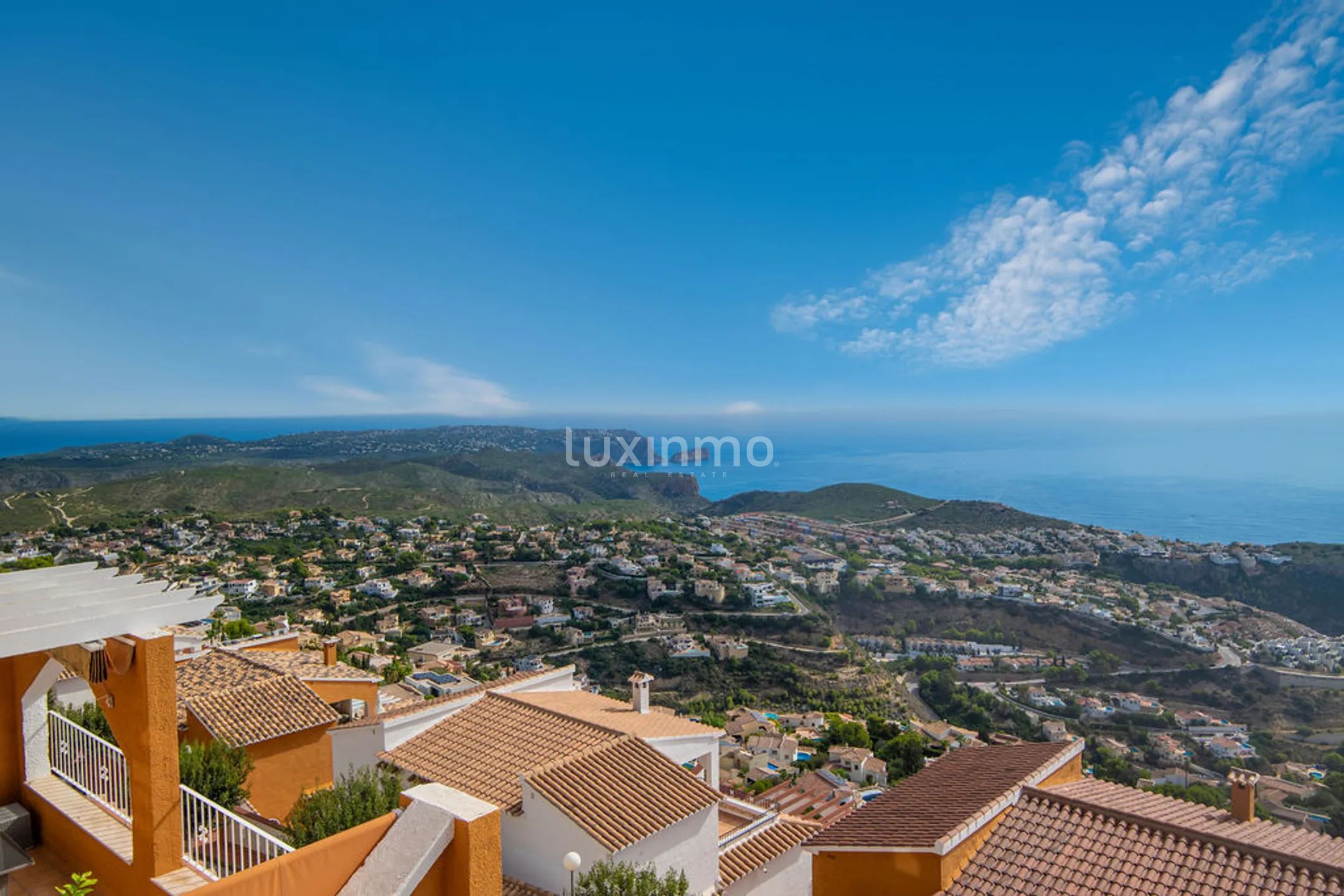 2-Bedroom Apartment with Sea Views — photo 12