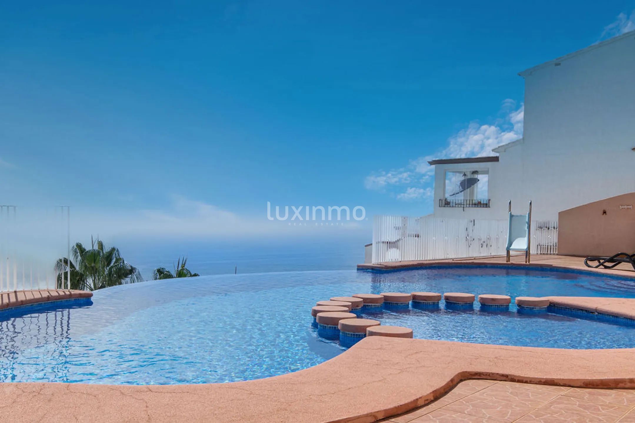 2-Bedroom Apartment with Sea Views — photo 13