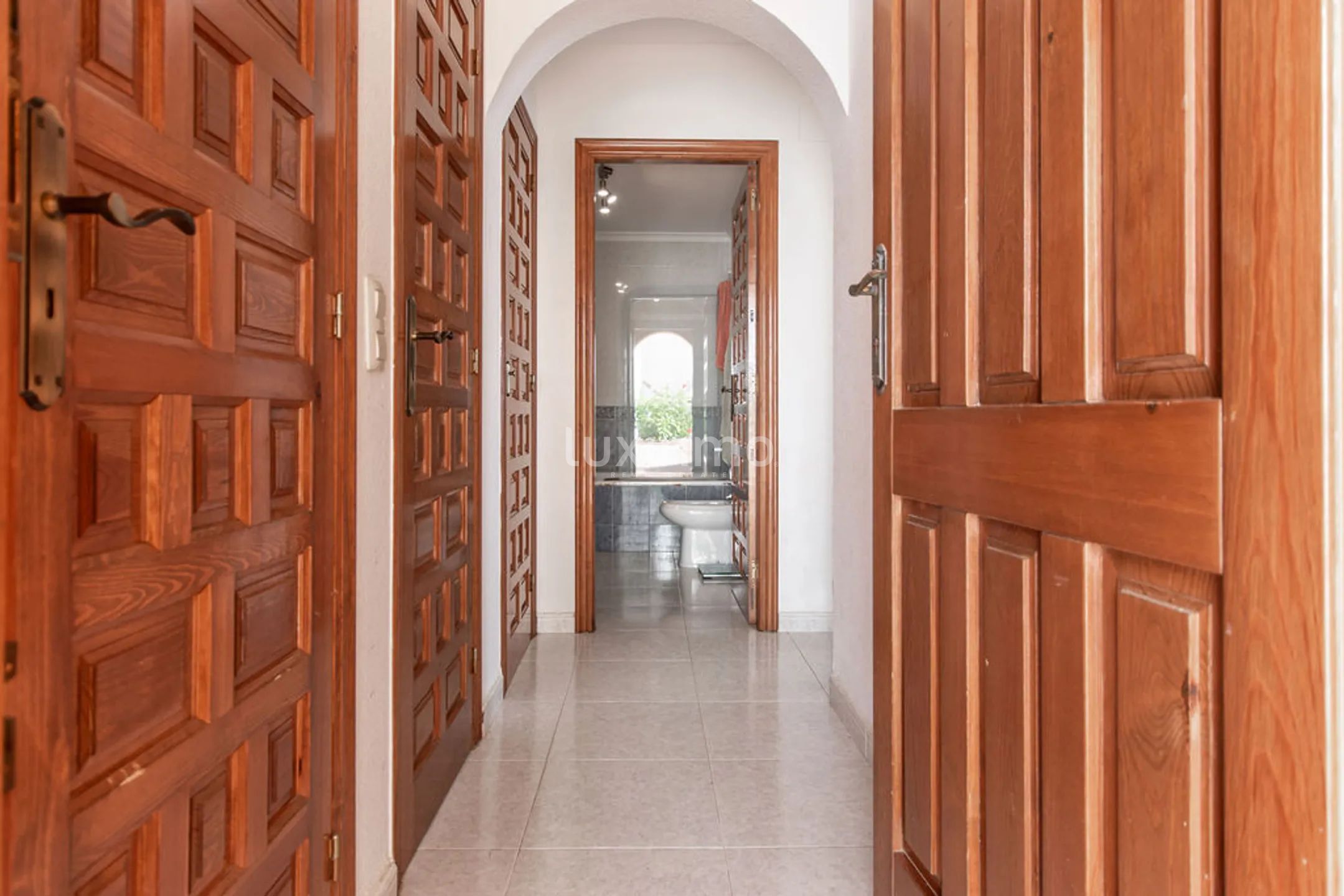 2-Bedroom Apartment with Sea Views — photo 2