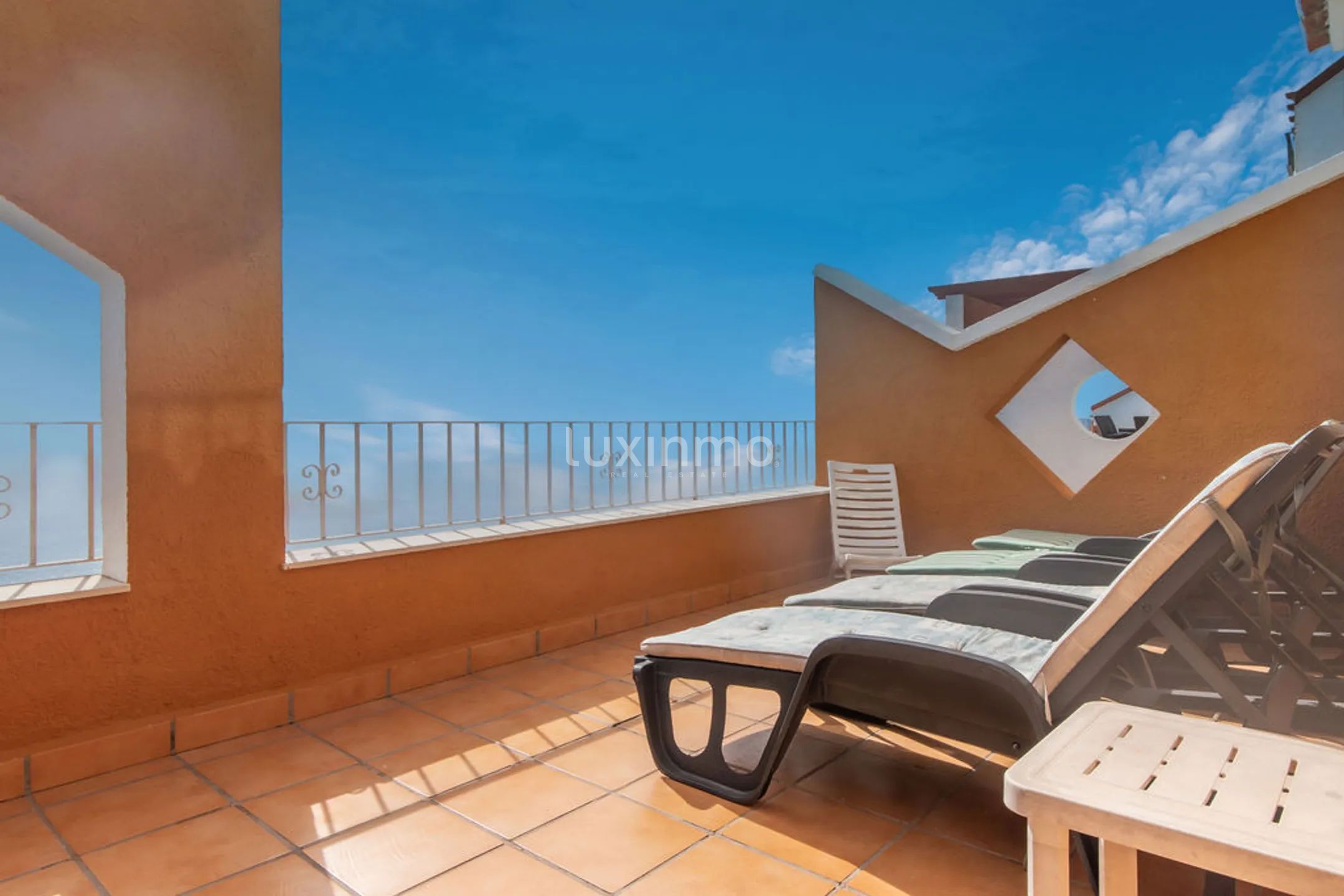 2-Bedroom Apartment with Sea Views — photo 9