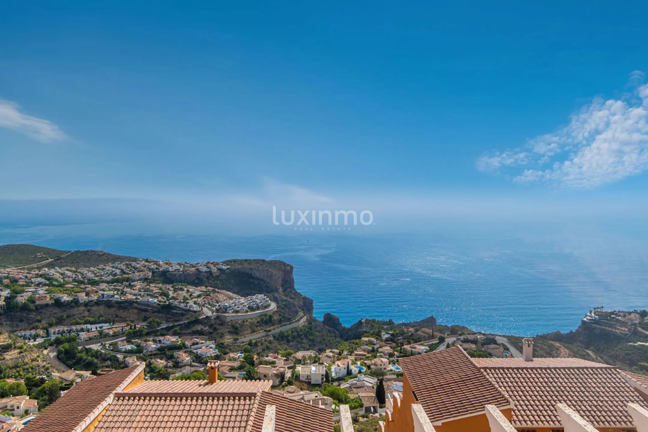 2-Bedroom Apartment with Sea Views — photo 11