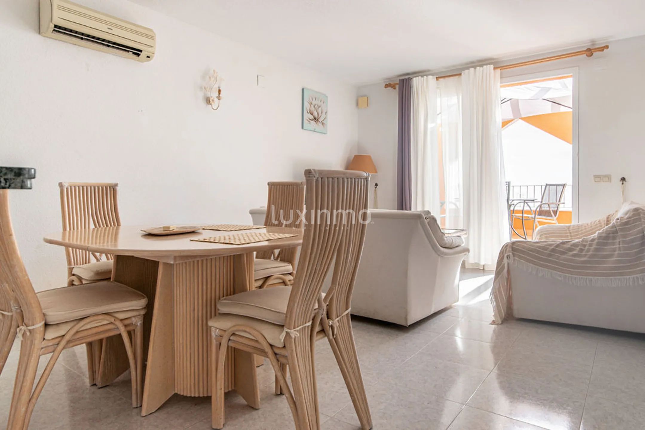 2-Bedroom Apartment with Sea Views