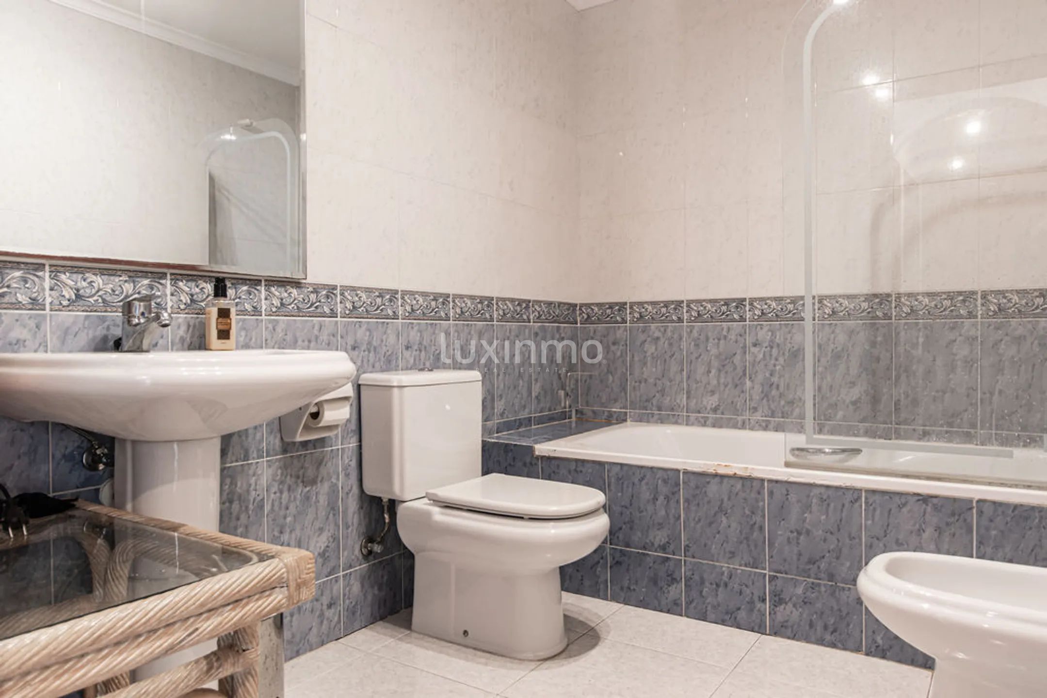 2-Bedroom Apartment with Sea Views — photo 8