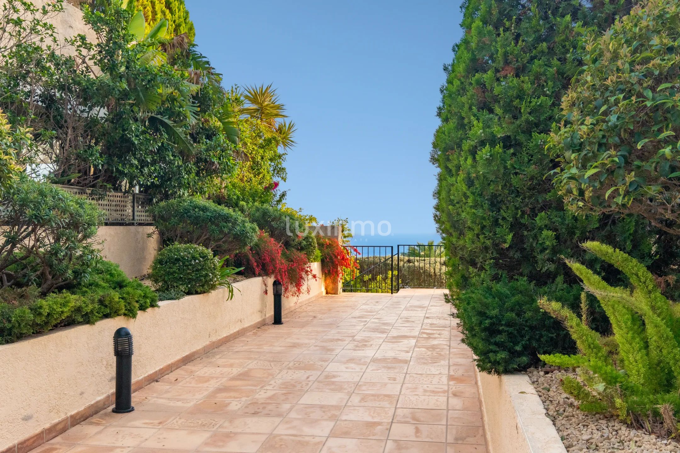 Mediterranean apartment with panoramic sea-views in Altea Hills — photo 18
