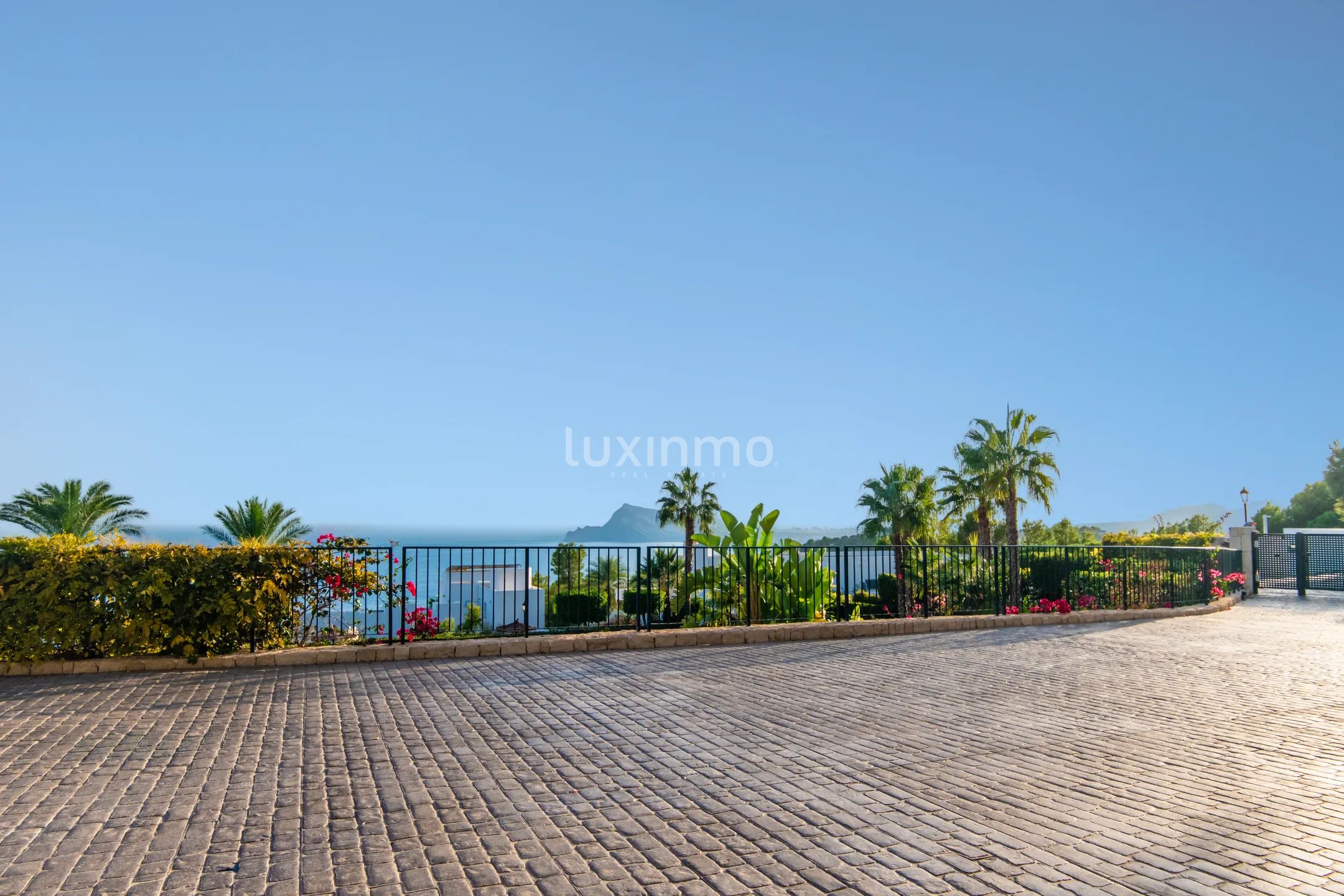 Mediterranean apartment with panoramic sea-views in Altea Hills — photo 19