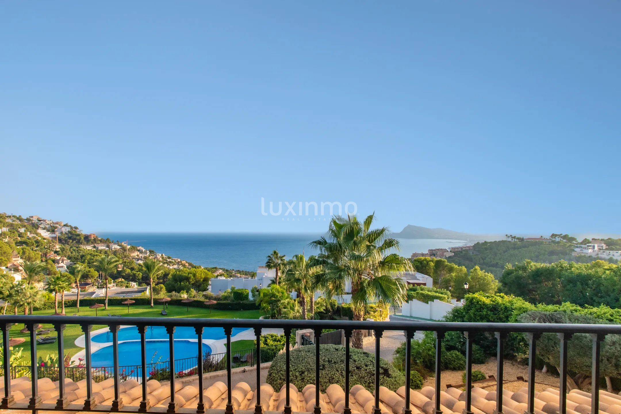 Mediterranean apartment with panoramic sea-views in Altea Hills — photo 3