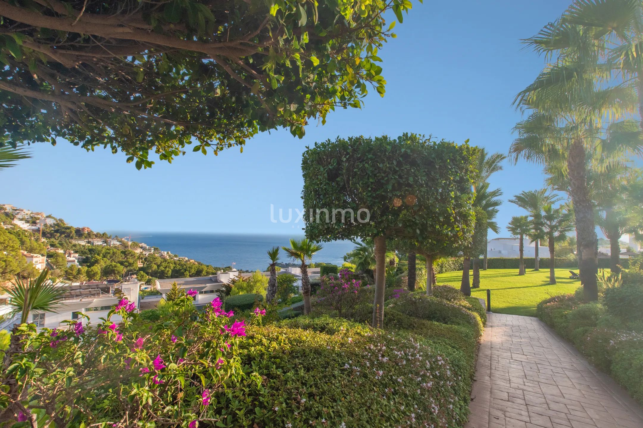 Mediterranean apartment with panoramic sea-views in Altea Hills — photo 23