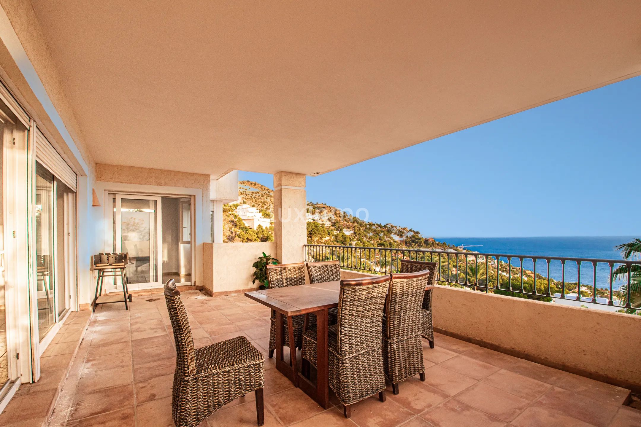 Mediterranean apartment with panoramic sea-views in Altea Hills — photo 4