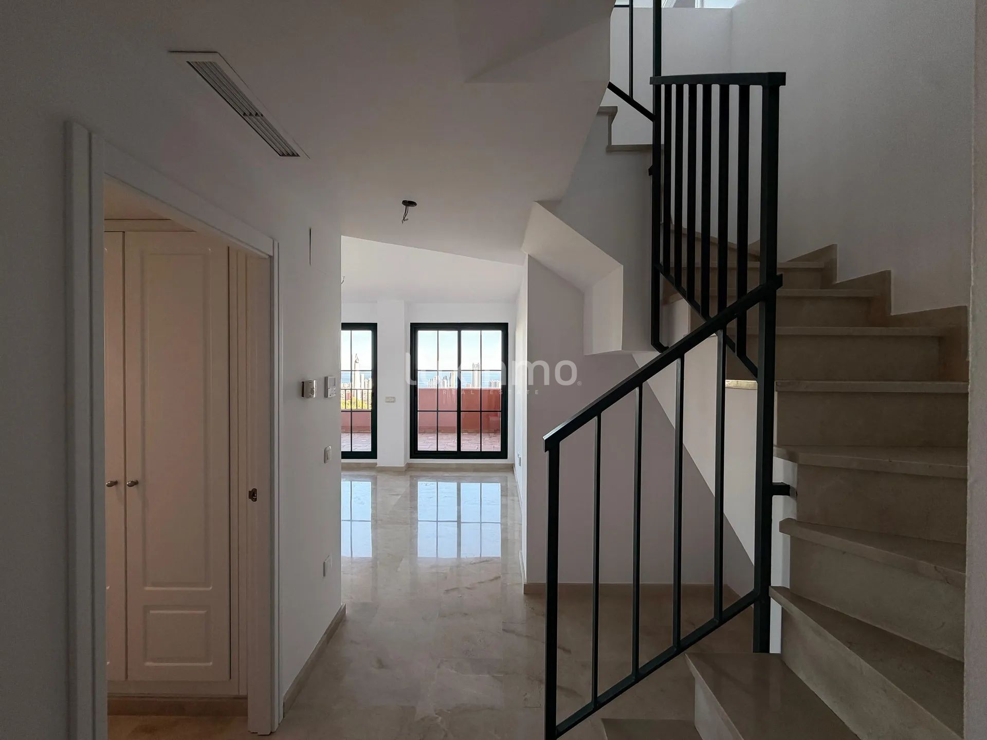 Mediterranean penthouse with panoramic sea views — photo 11