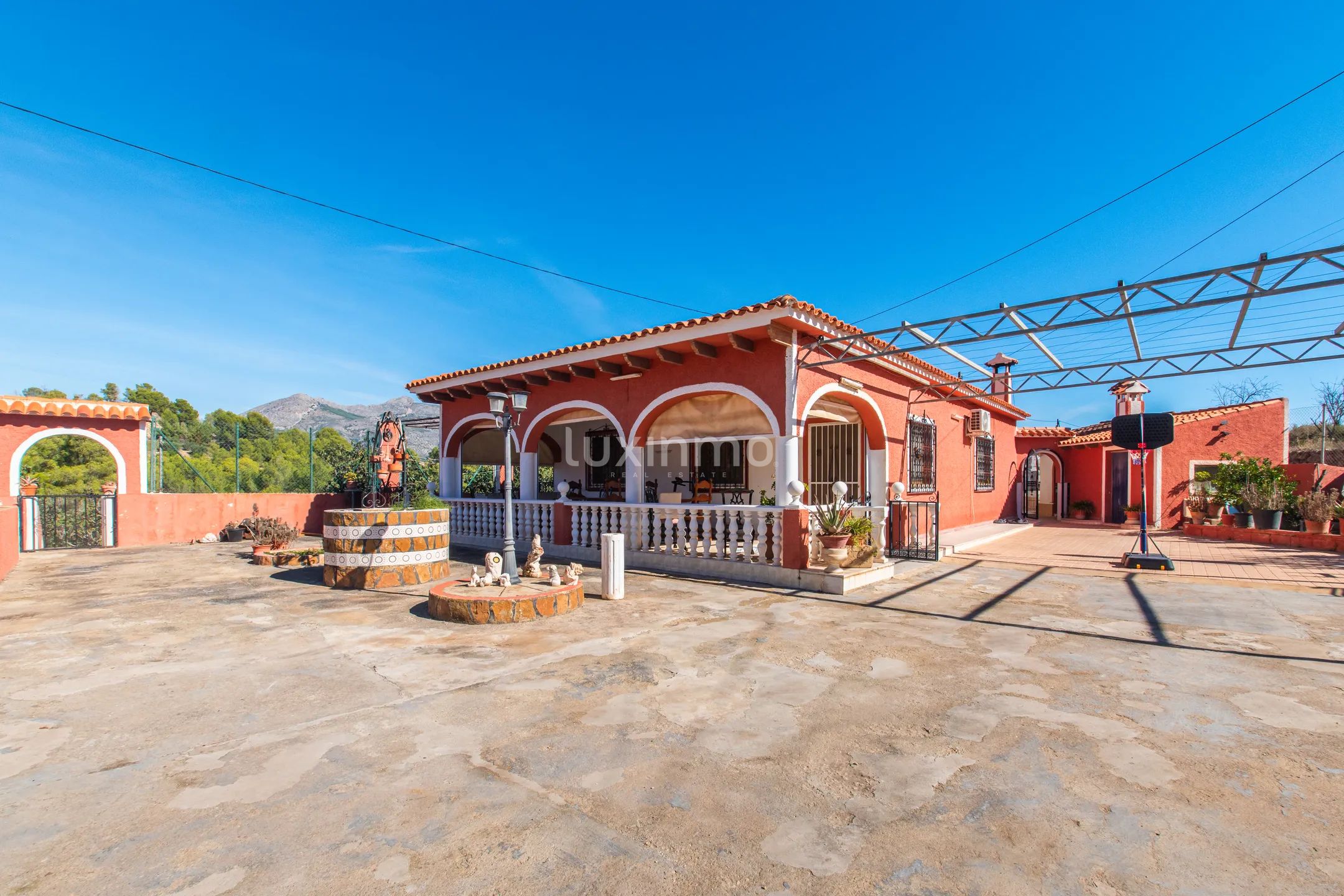 Spacious colonial house with large plot in La Nucia — photo 2