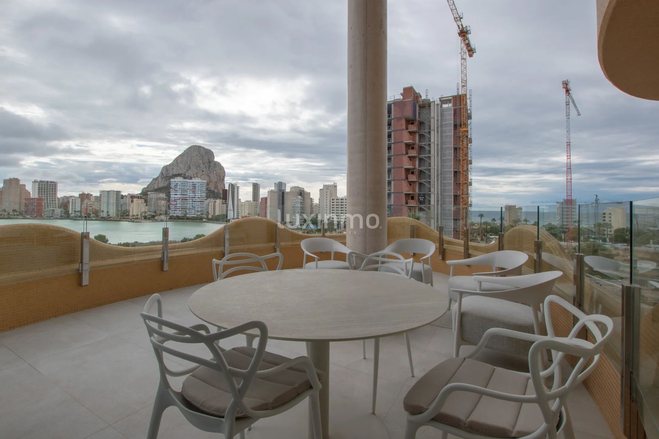 Modern apartment for rent with sea views in Calpe — photo 1