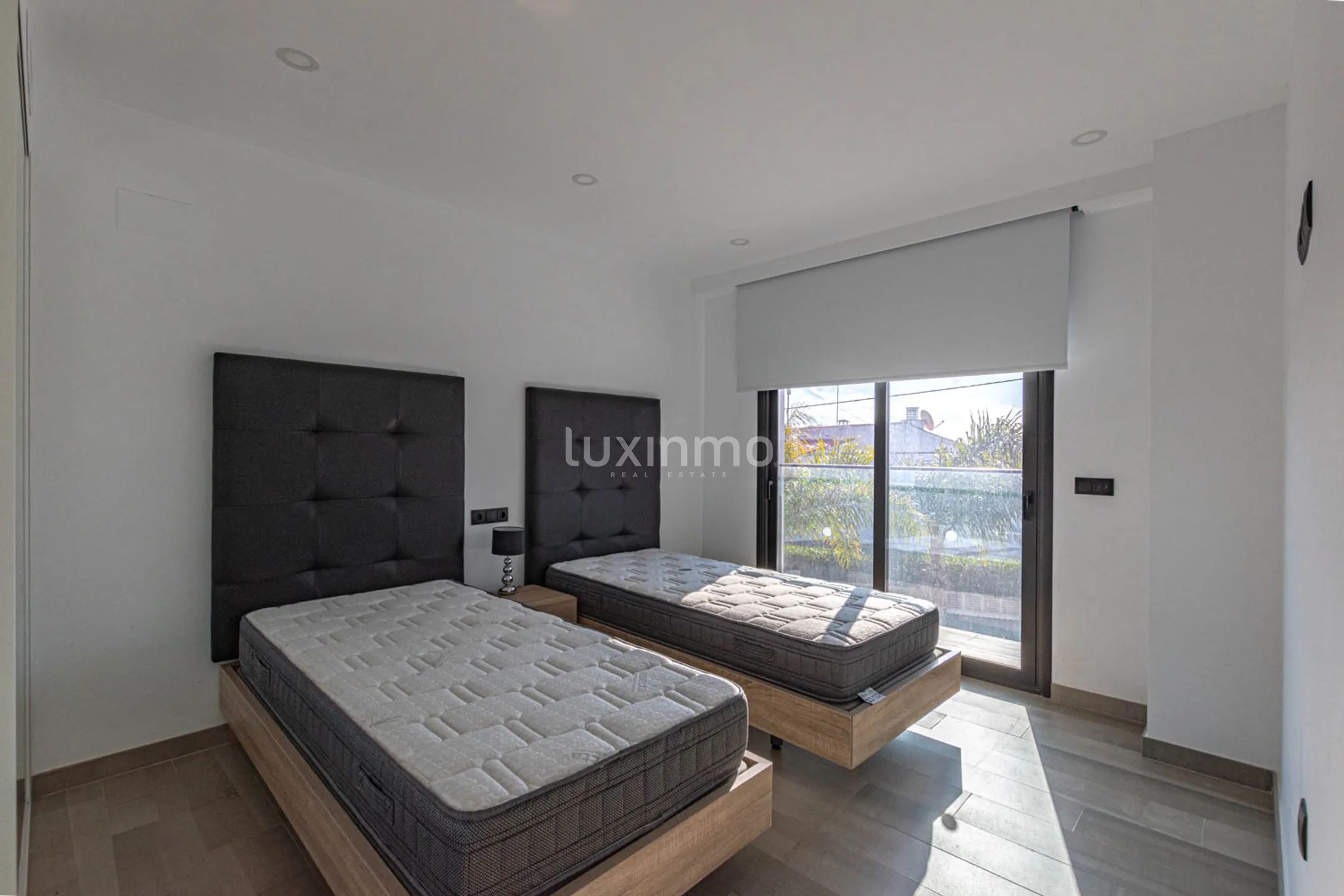 Modern detached house with pool for rent in Calpe — photo 21