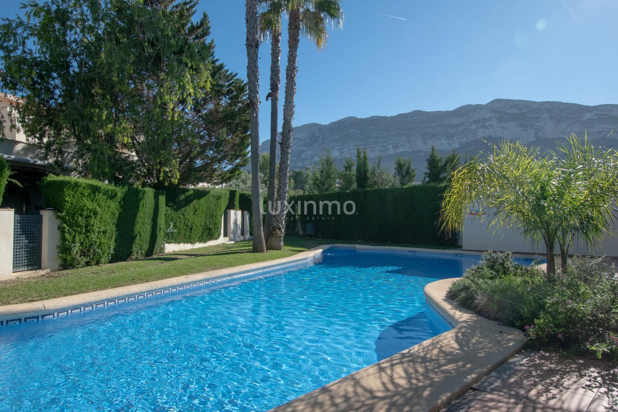 Townhouse for rent in the centre of Denia — photo 1
