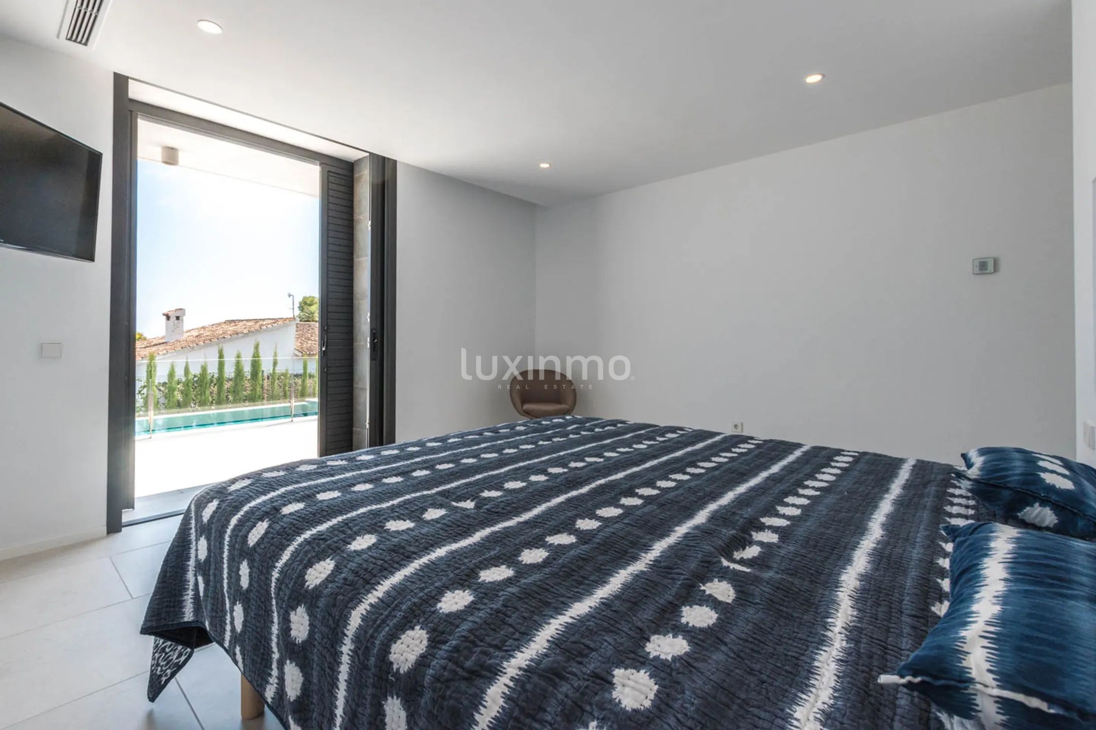 Nueva villa moderna en venta en el corazón de Teulada Moraira — photo 34