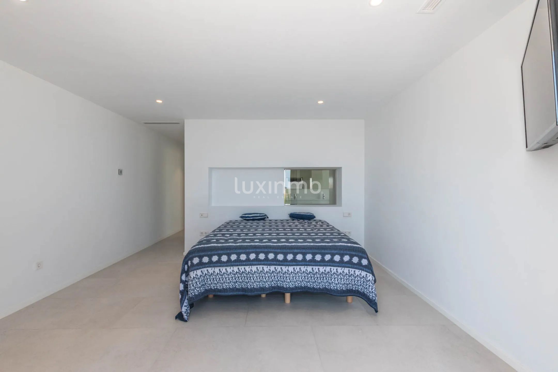 Nueva villa moderna en venta en el corazón de Teulada Moraira — photo 33