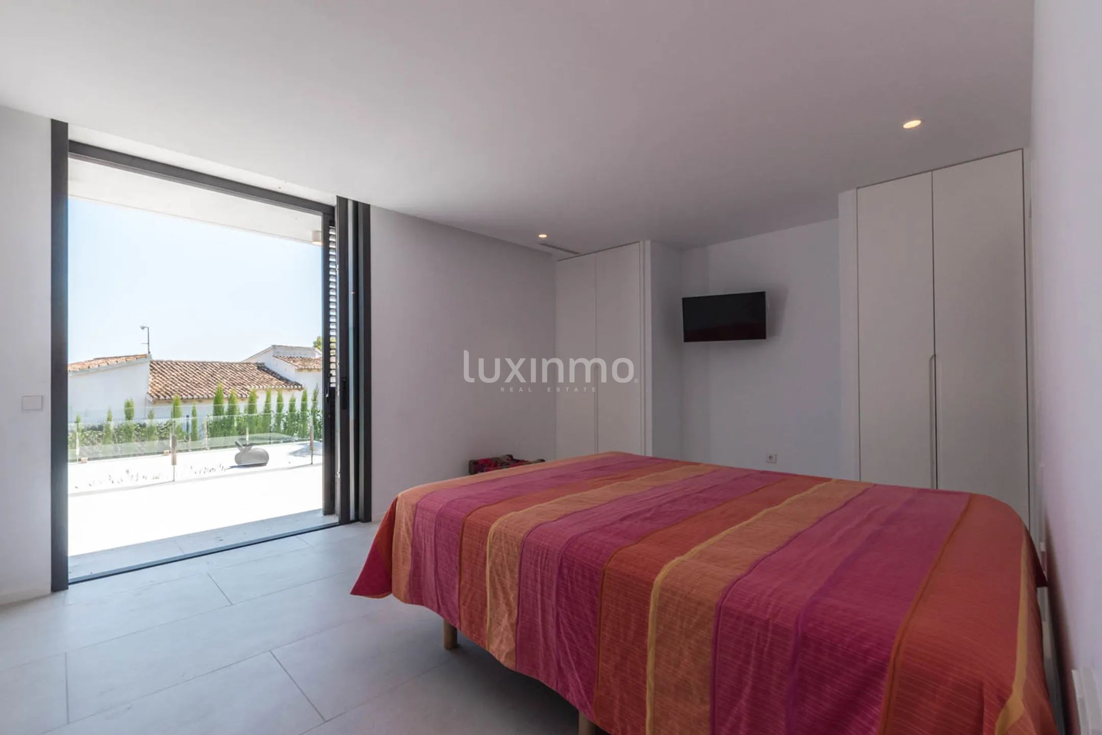 Nueva villa moderna en venta en el corazón de Teulada Moraira — photo 28