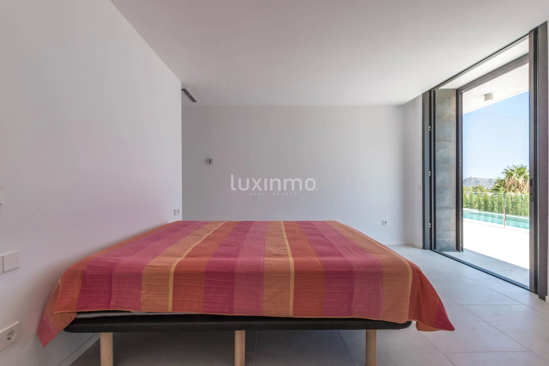 Nueva villa moderna en venta en el corazón de Teulada Moraira — photo 27