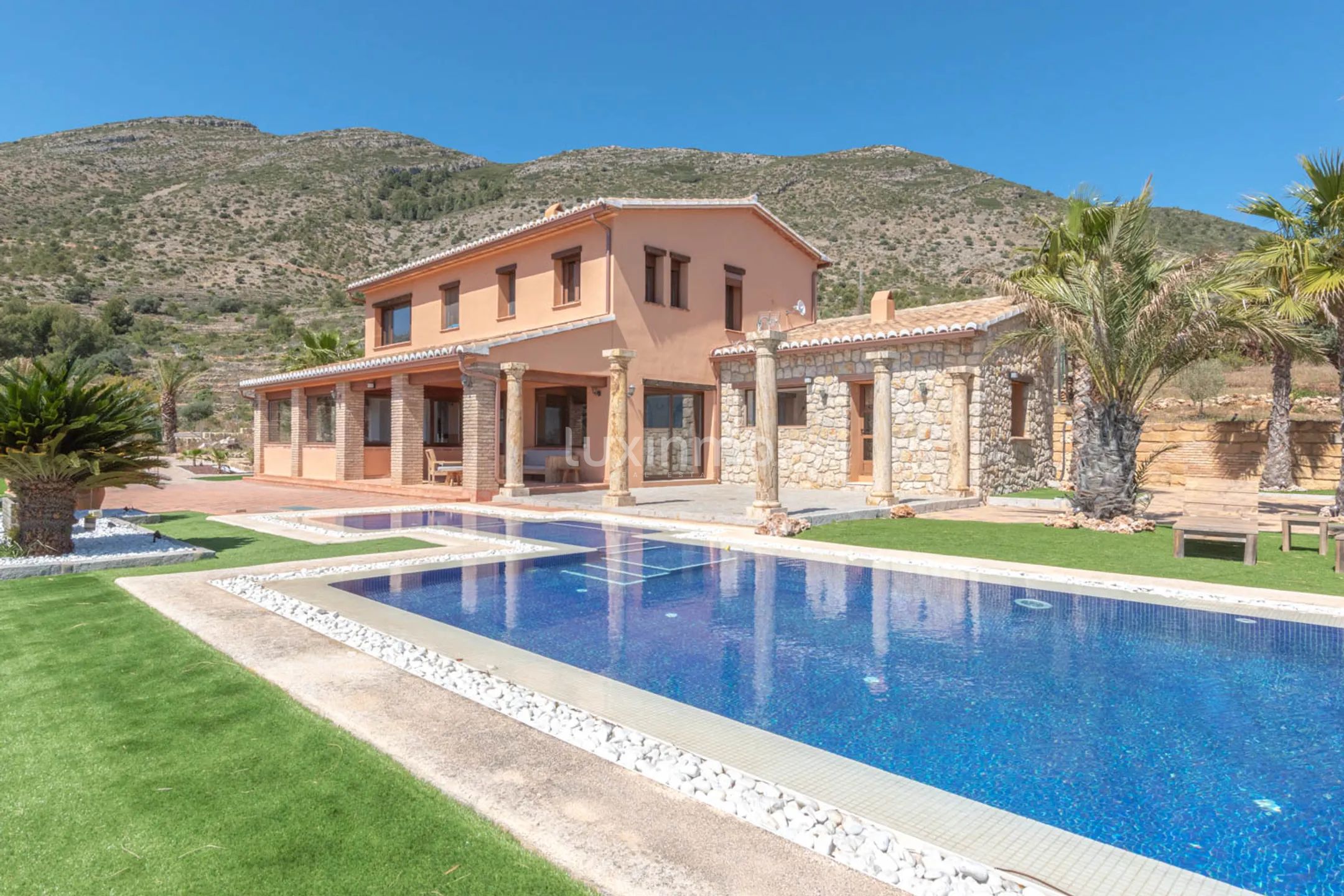 Villa rústica de alquiler de larga temporada con vistas al mar y a la montaña en Benissa — photo 1