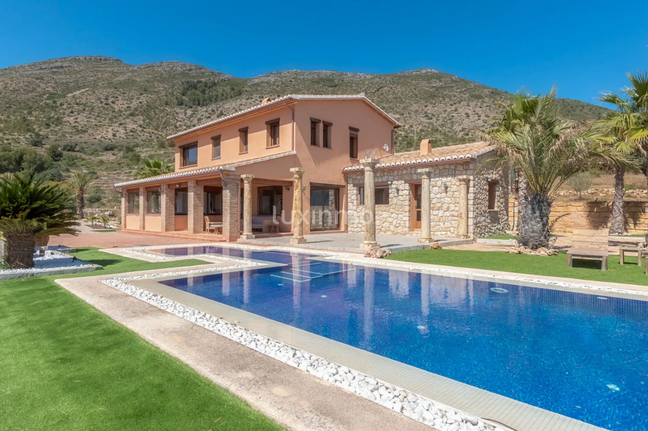 Rustic villa with sea and mountain views for sale in Benissa