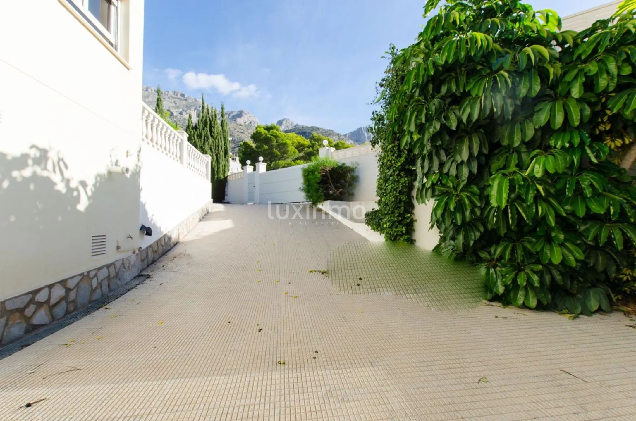 Villa med hage og basseng i et rolig område i Altea — photo 4