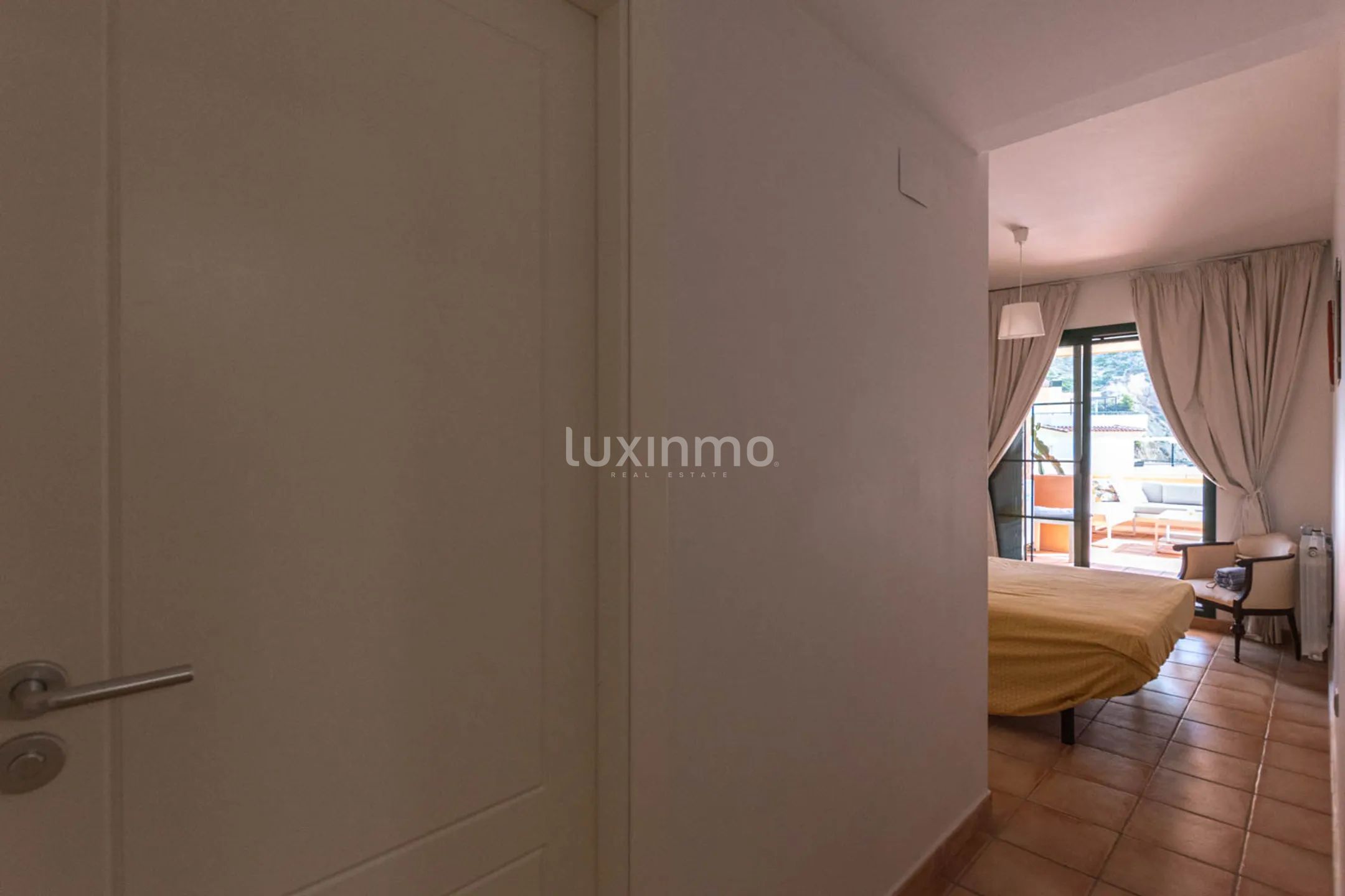 Flat for rent with sea view in Masсarat — photo 17