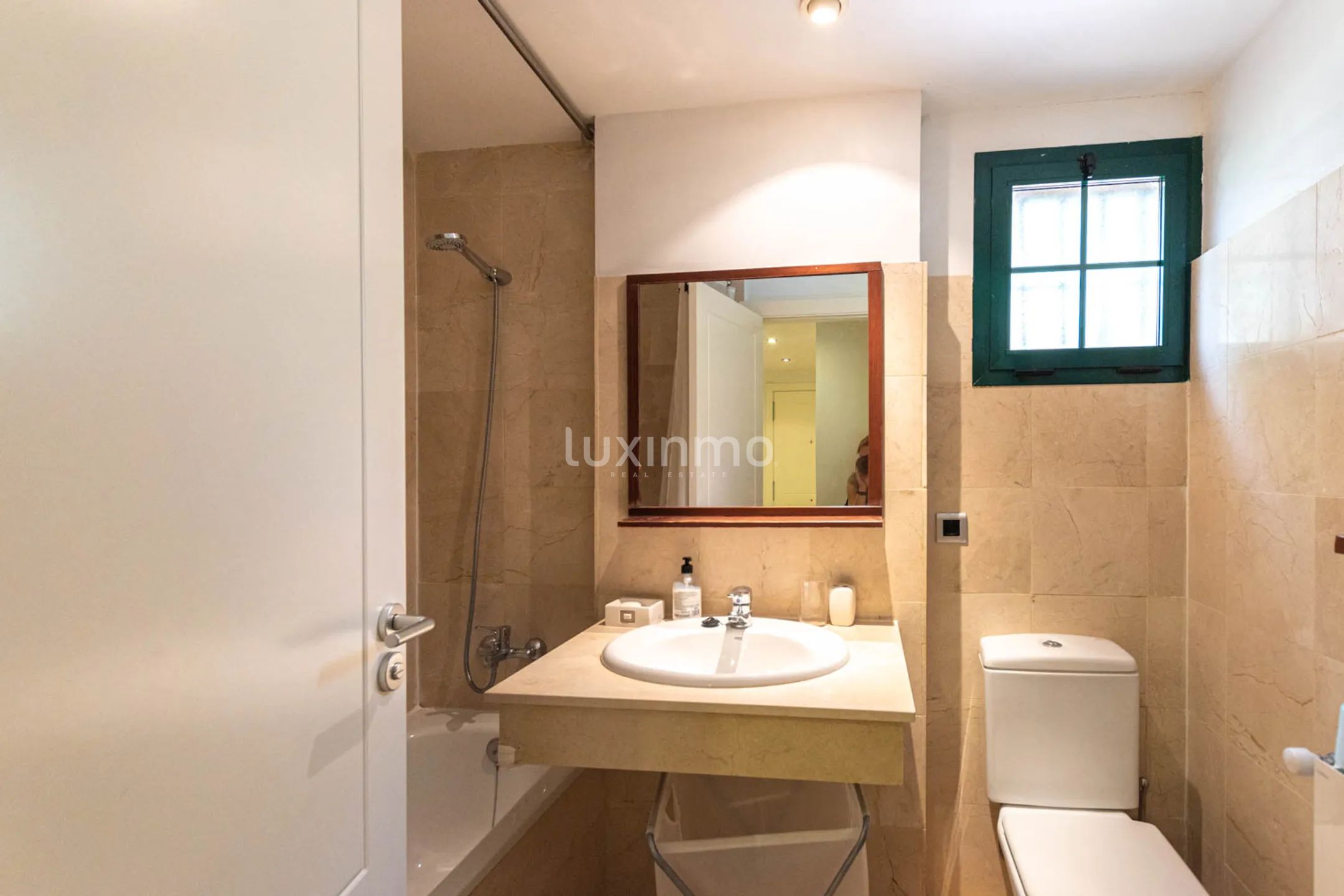 Flat for rent with sea view in Masсarat — photo 24